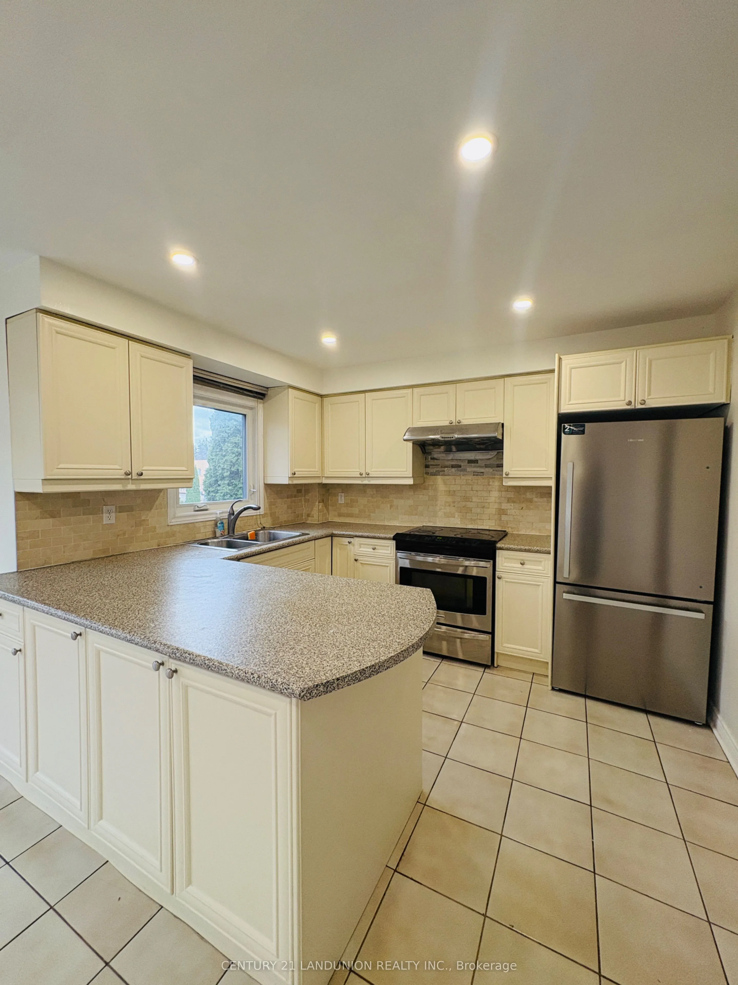 Main 48 Marchwood Crescent