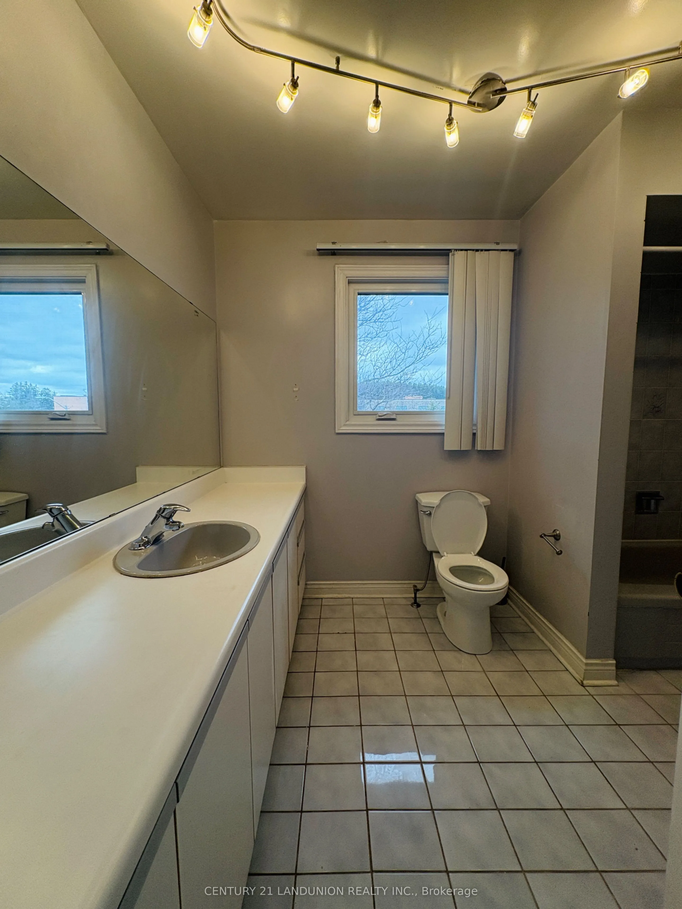 Main 48 Marchwood Crescent