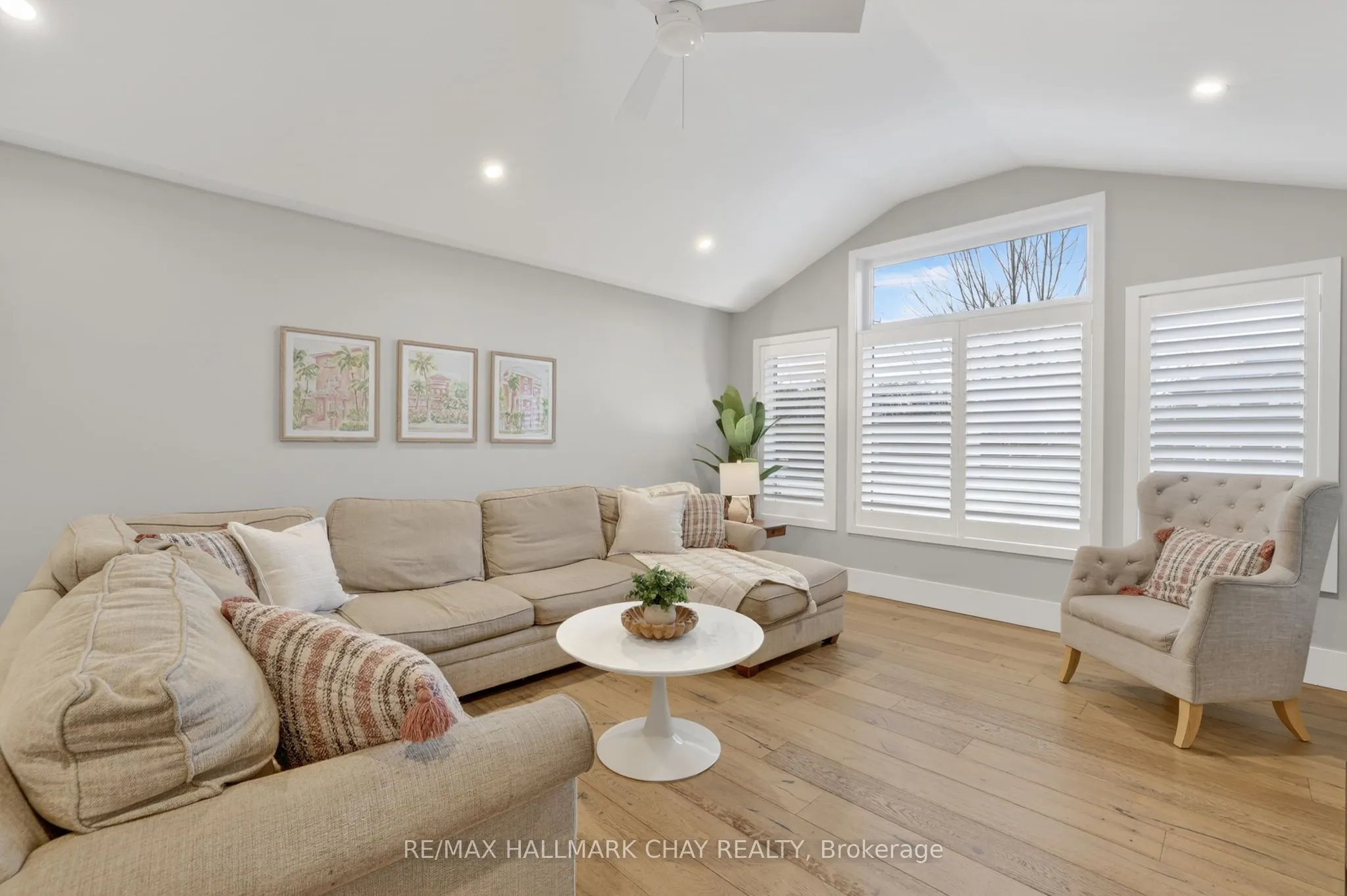 1587 Mount Albert Road