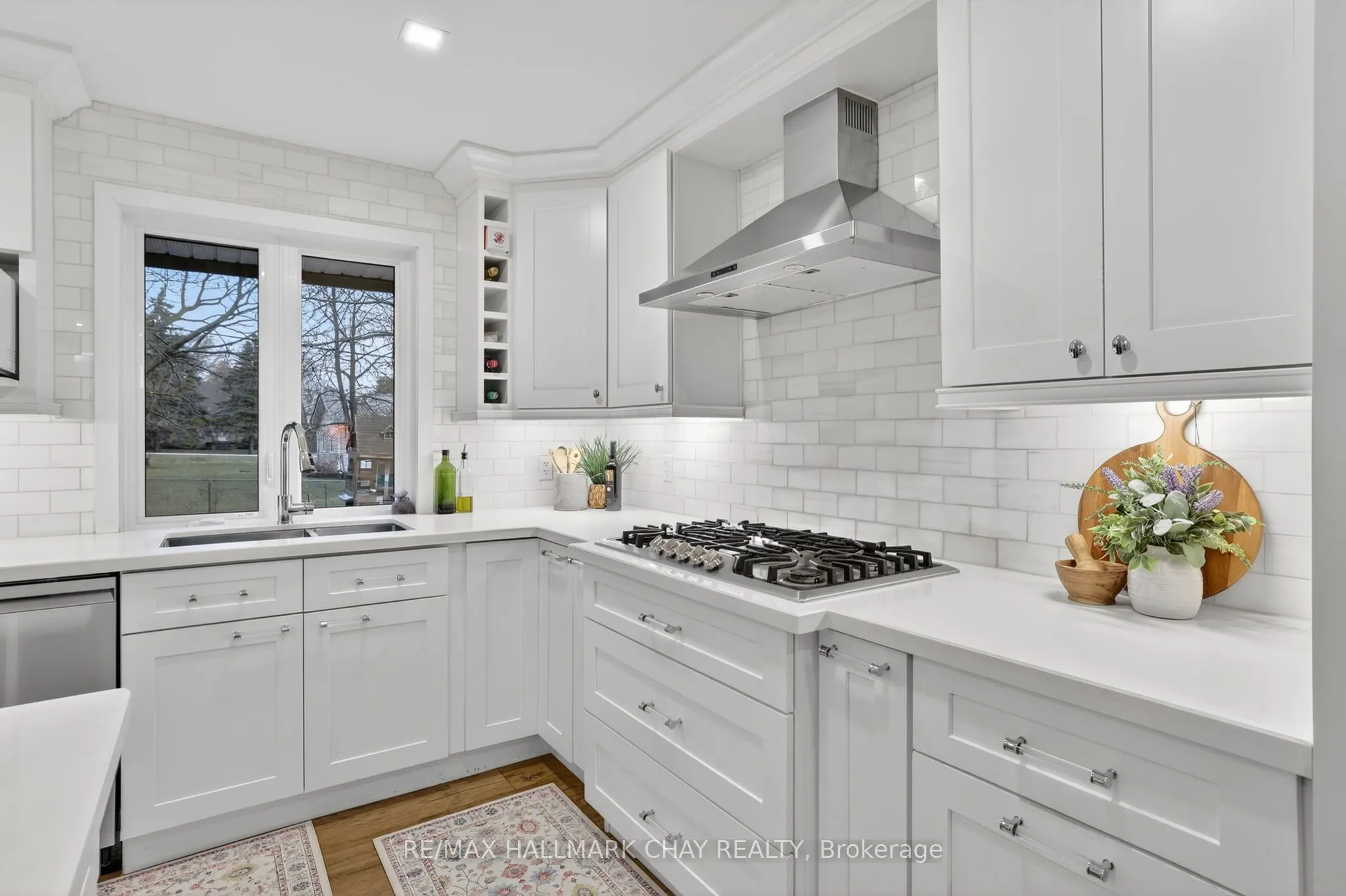 1587 Mount Albert Road
