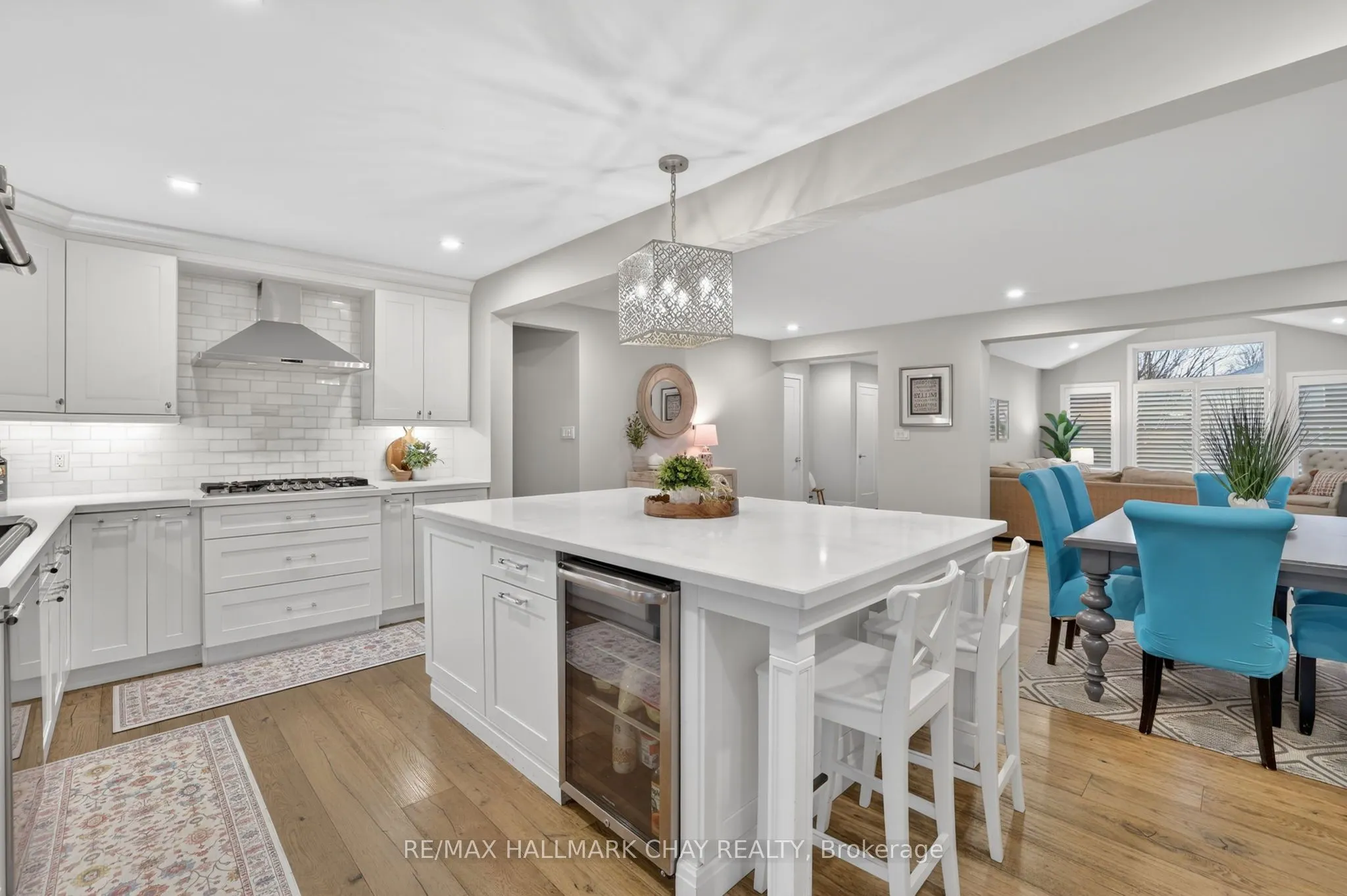 1587 Mount Albert Road