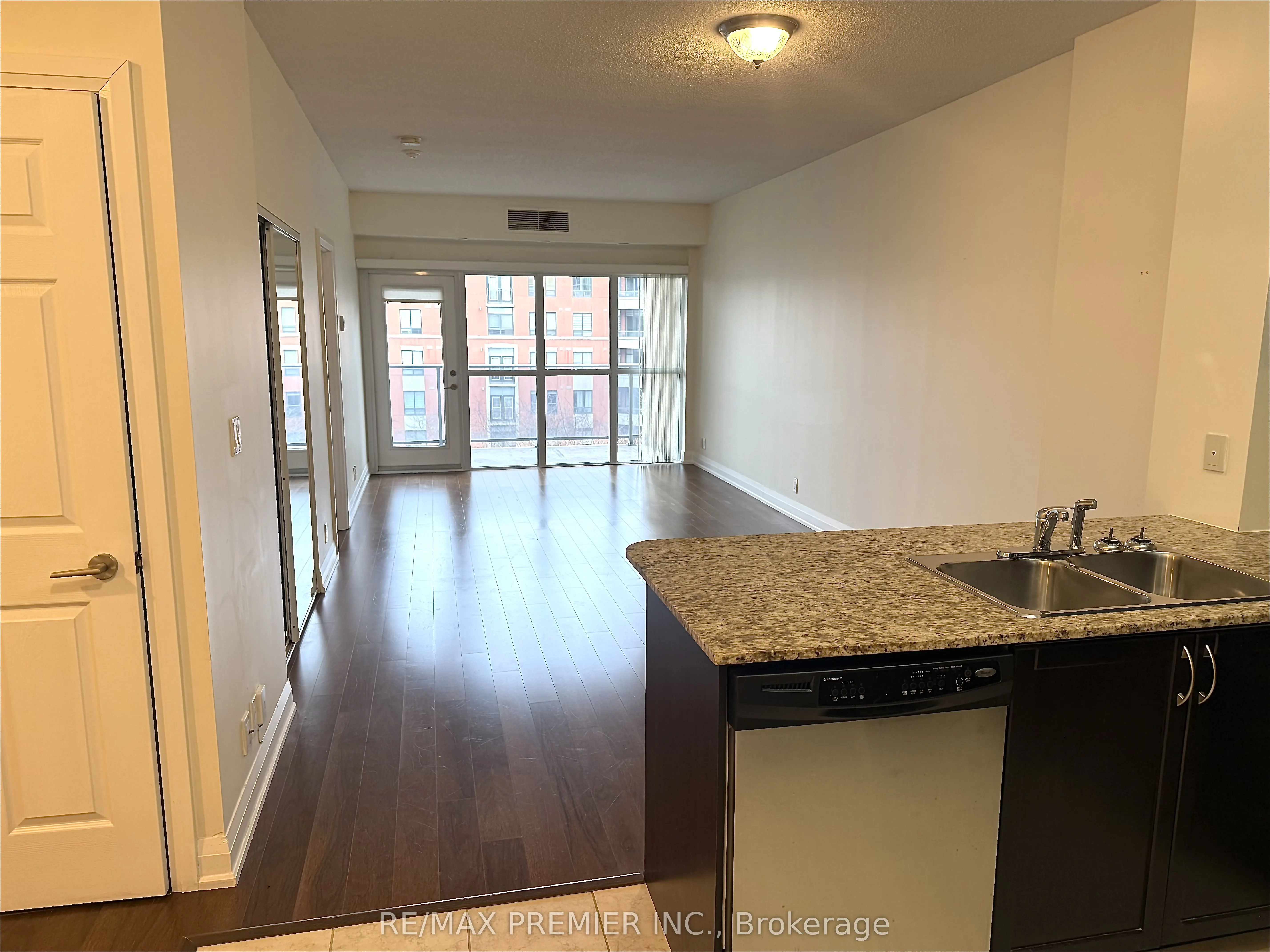83 Woodbridge Avenue #406