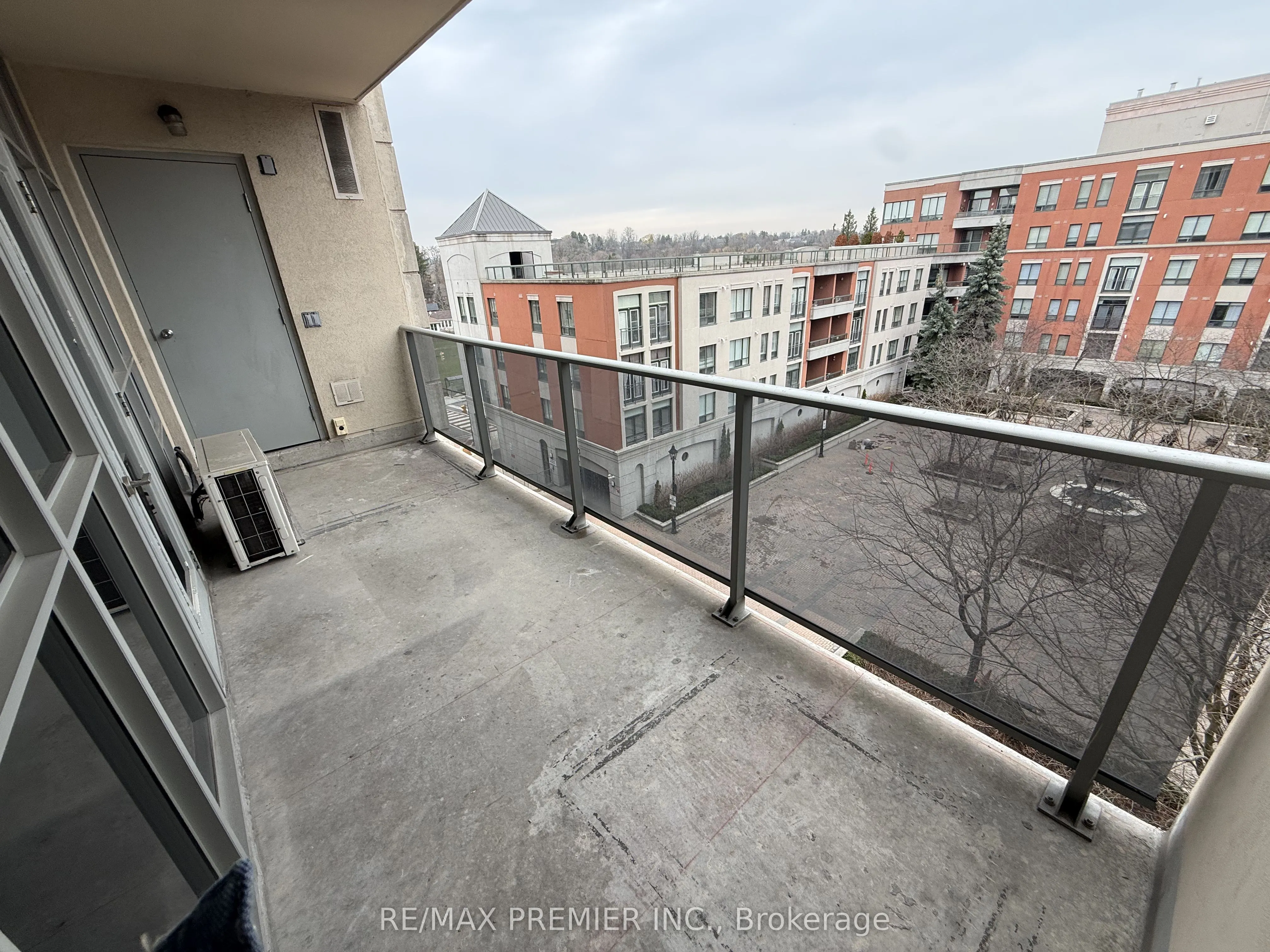 83 Woodbridge Avenue #406