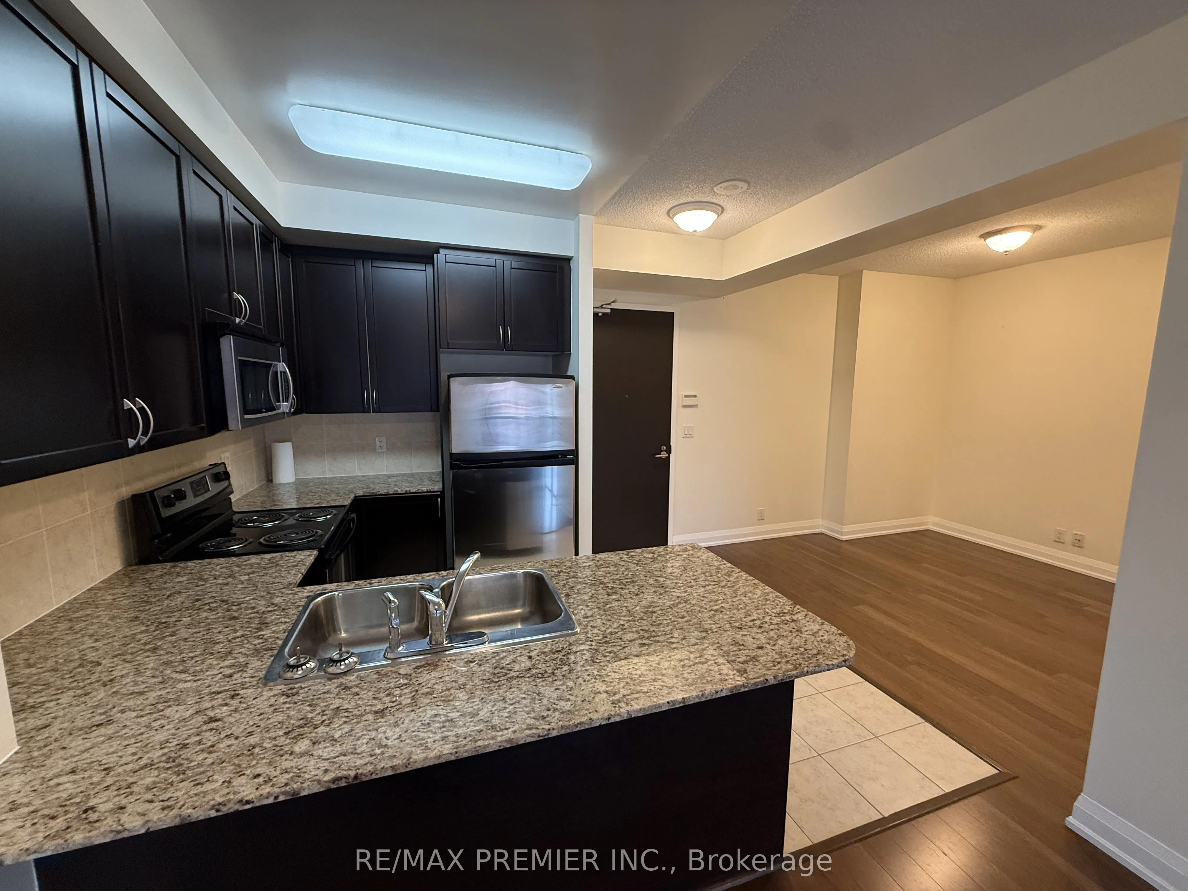 83 Woodbridge Avenue #406