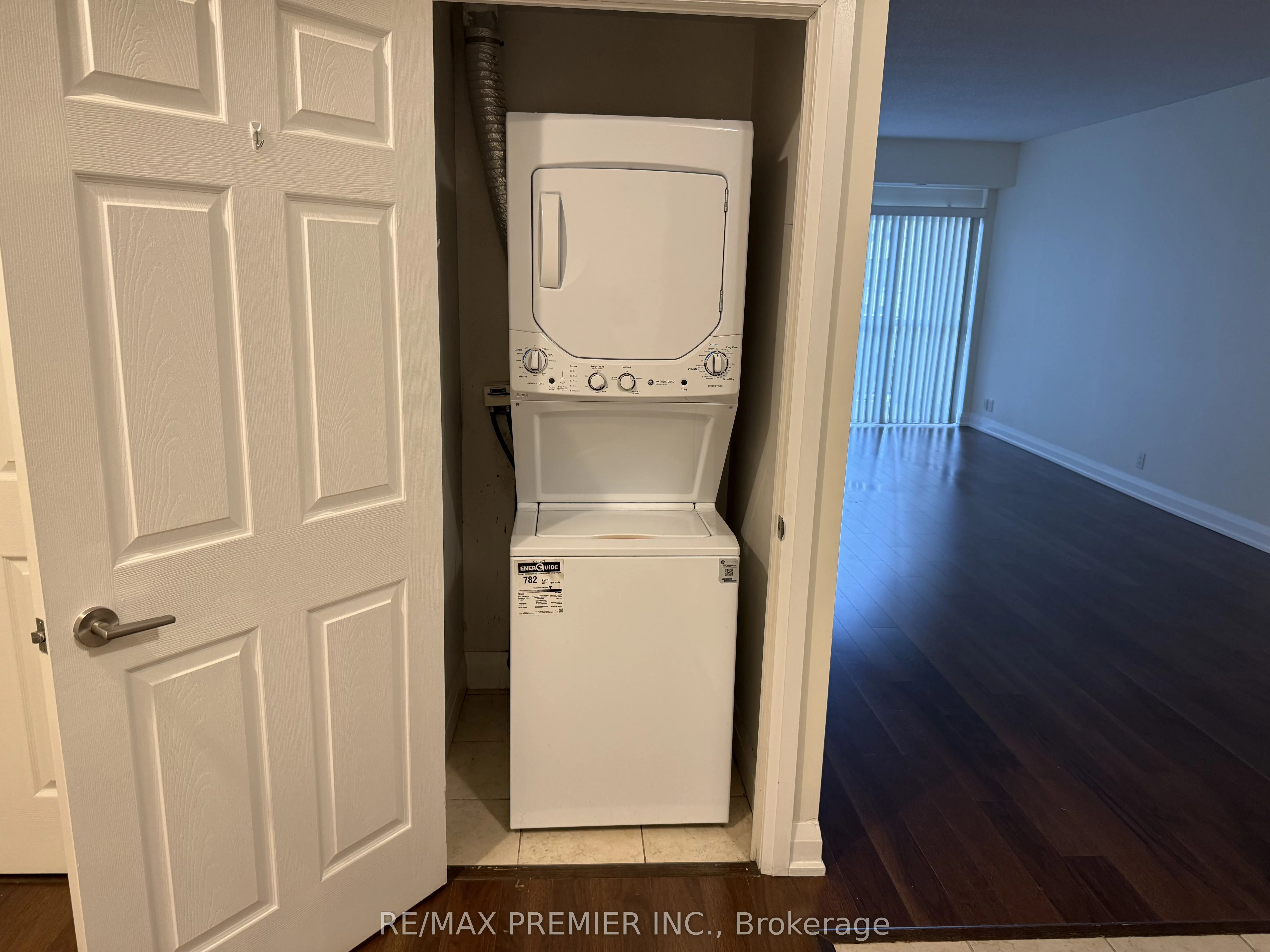 83 Woodbridge Avenue #406