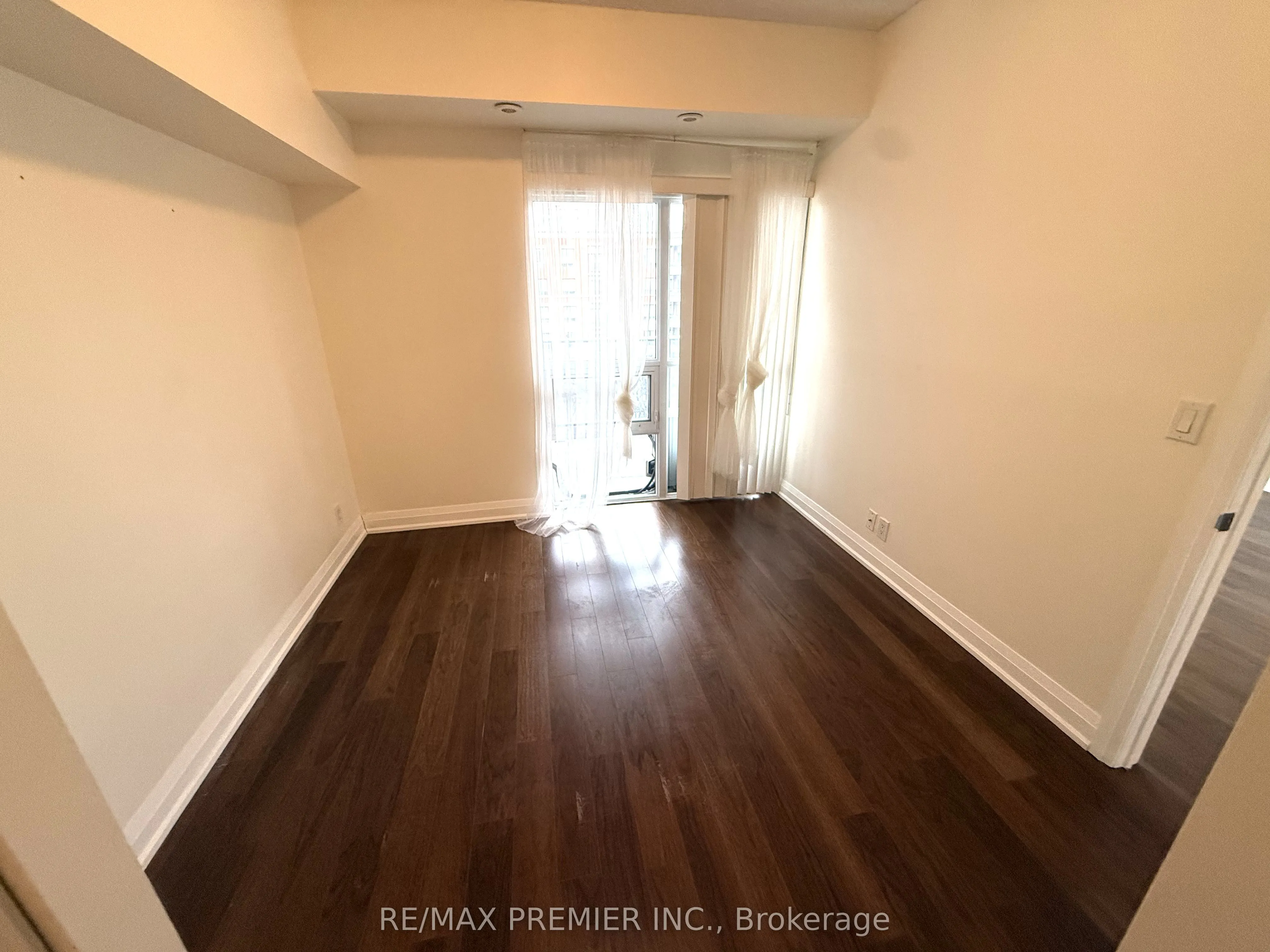 83 Woodbridge Avenue #406