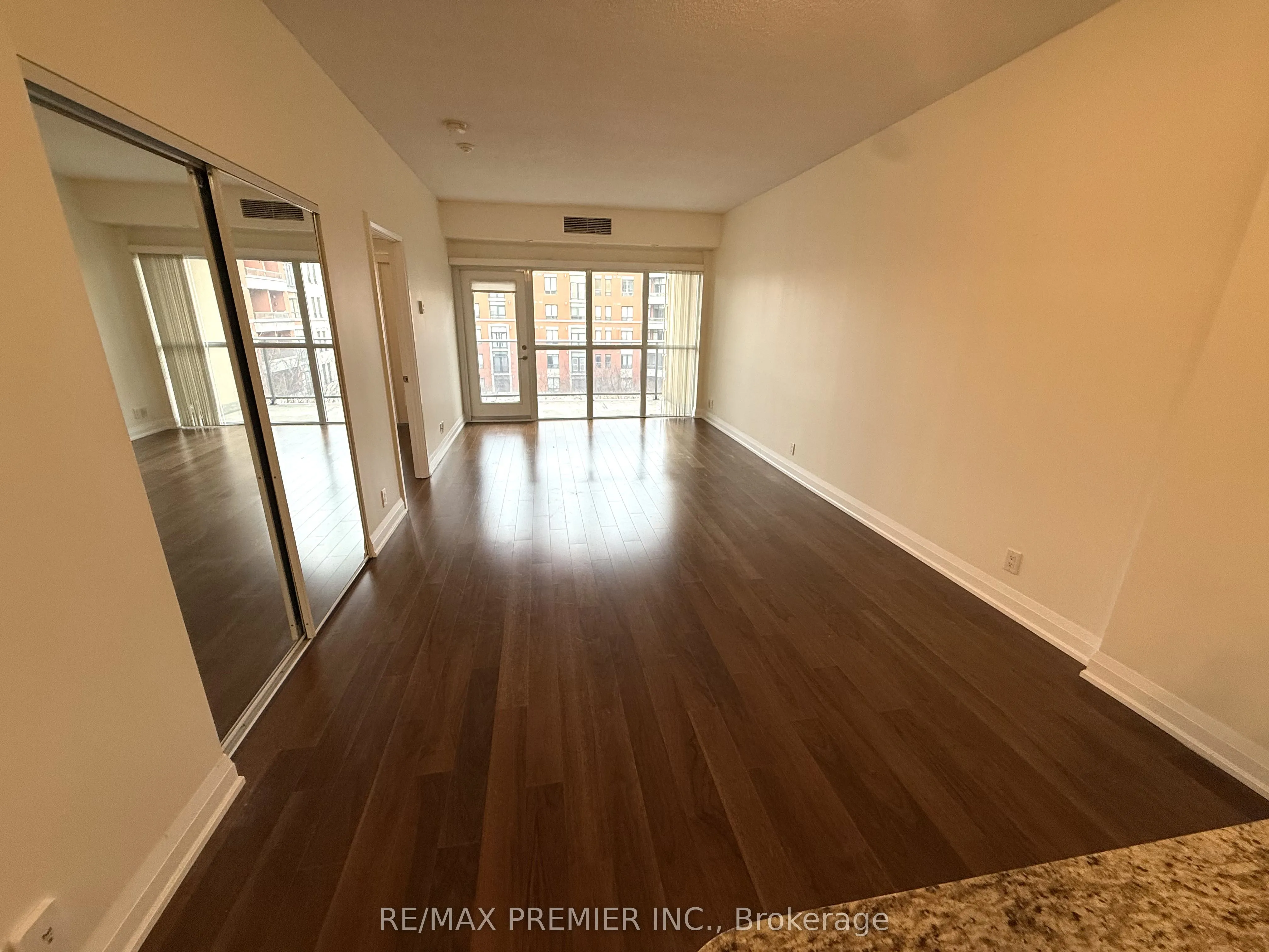 83 Woodbridge Avenue #406
