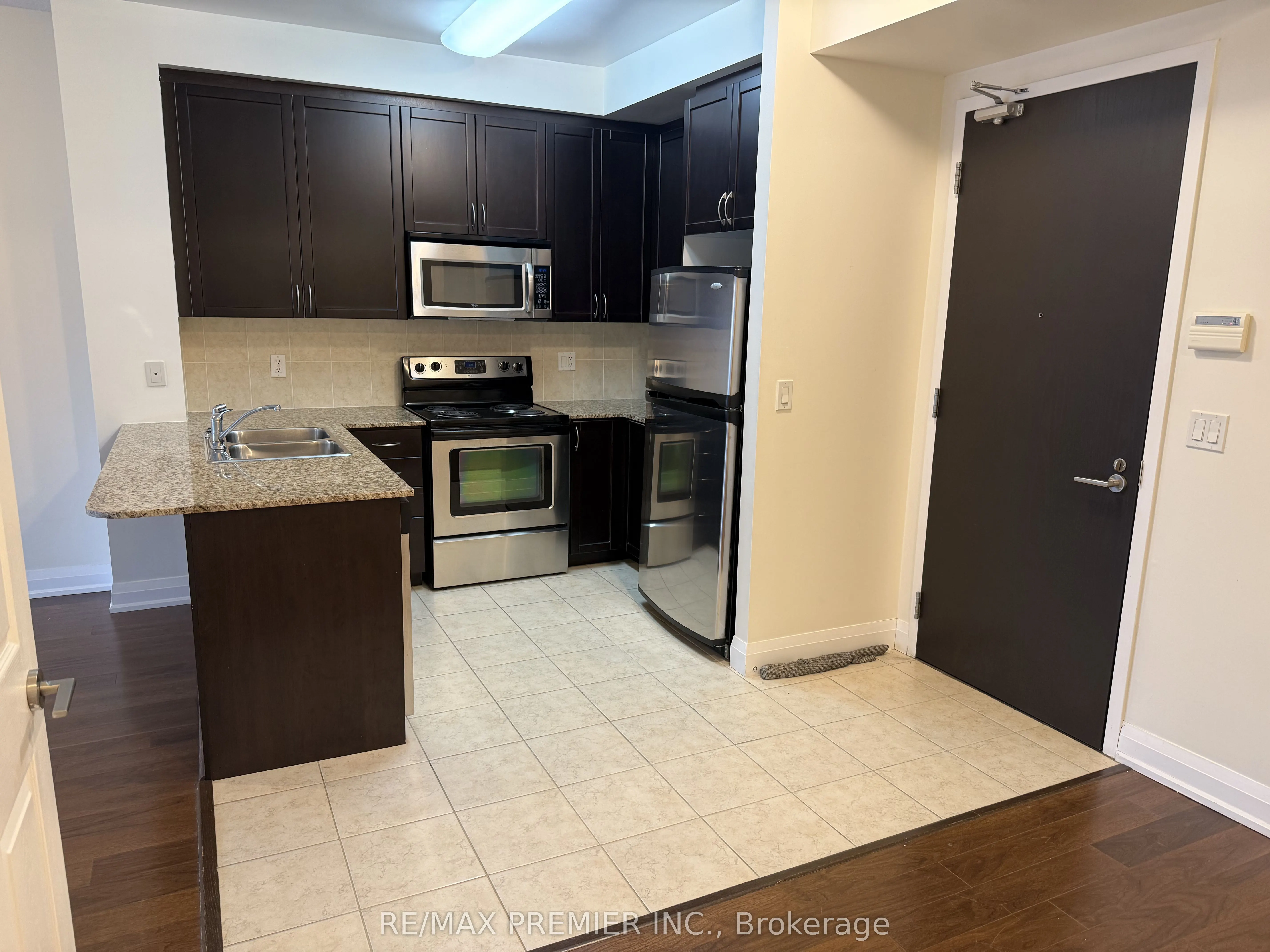 83 Woodbridge Avenue #406