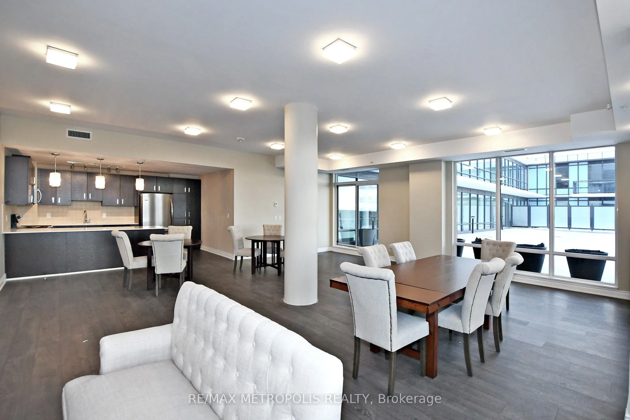 11611 Yonge Street #809