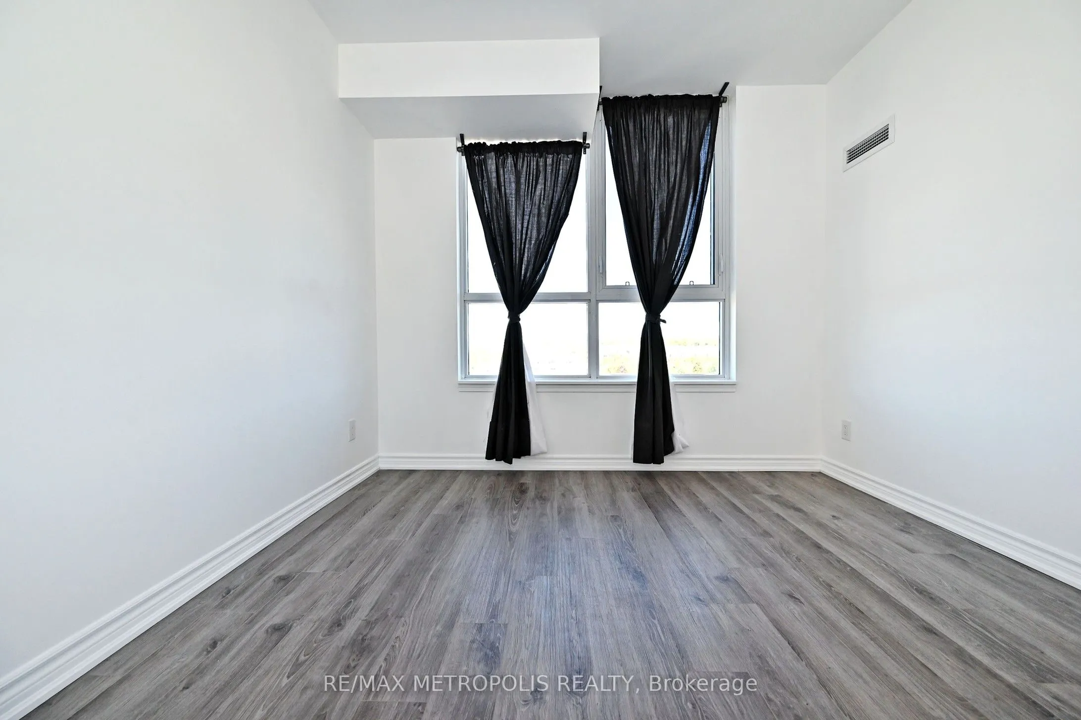 11611 Yonge Street #809