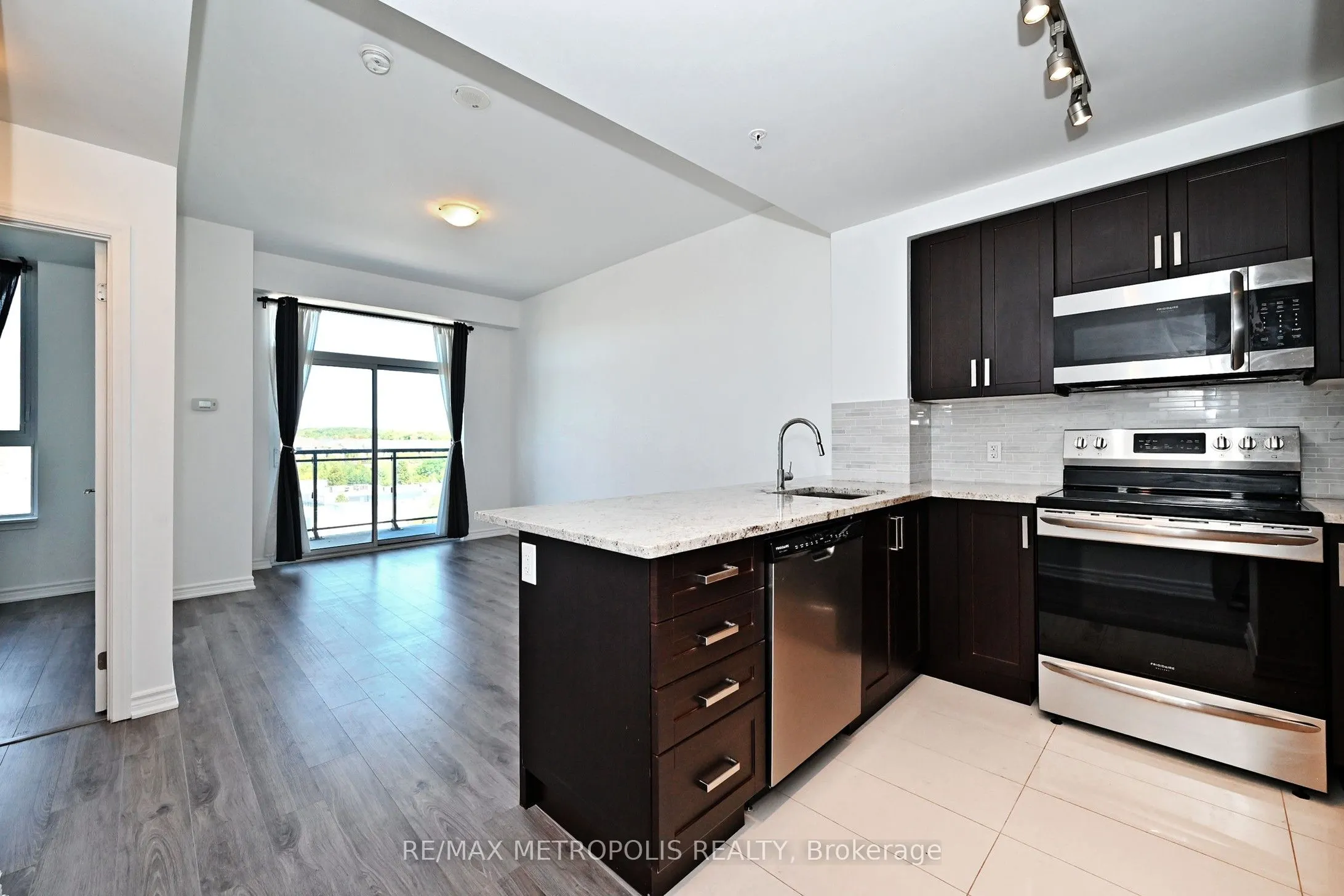 11611 Yonge Street #809