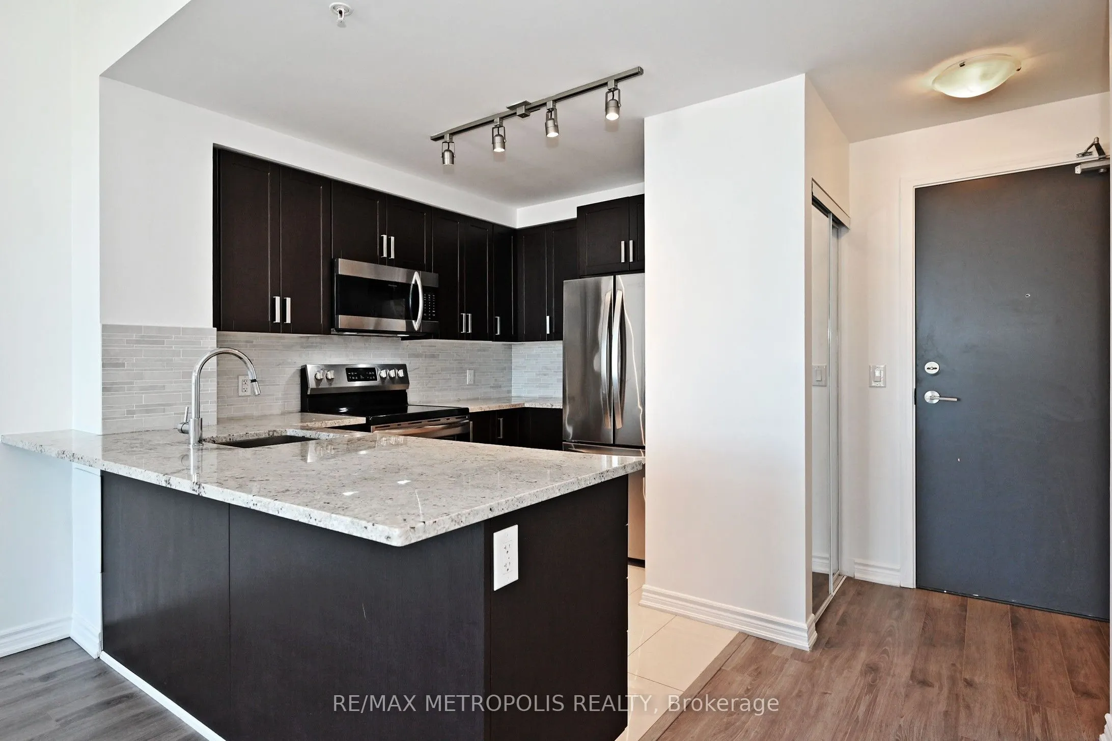 11611 Yonge Street #809