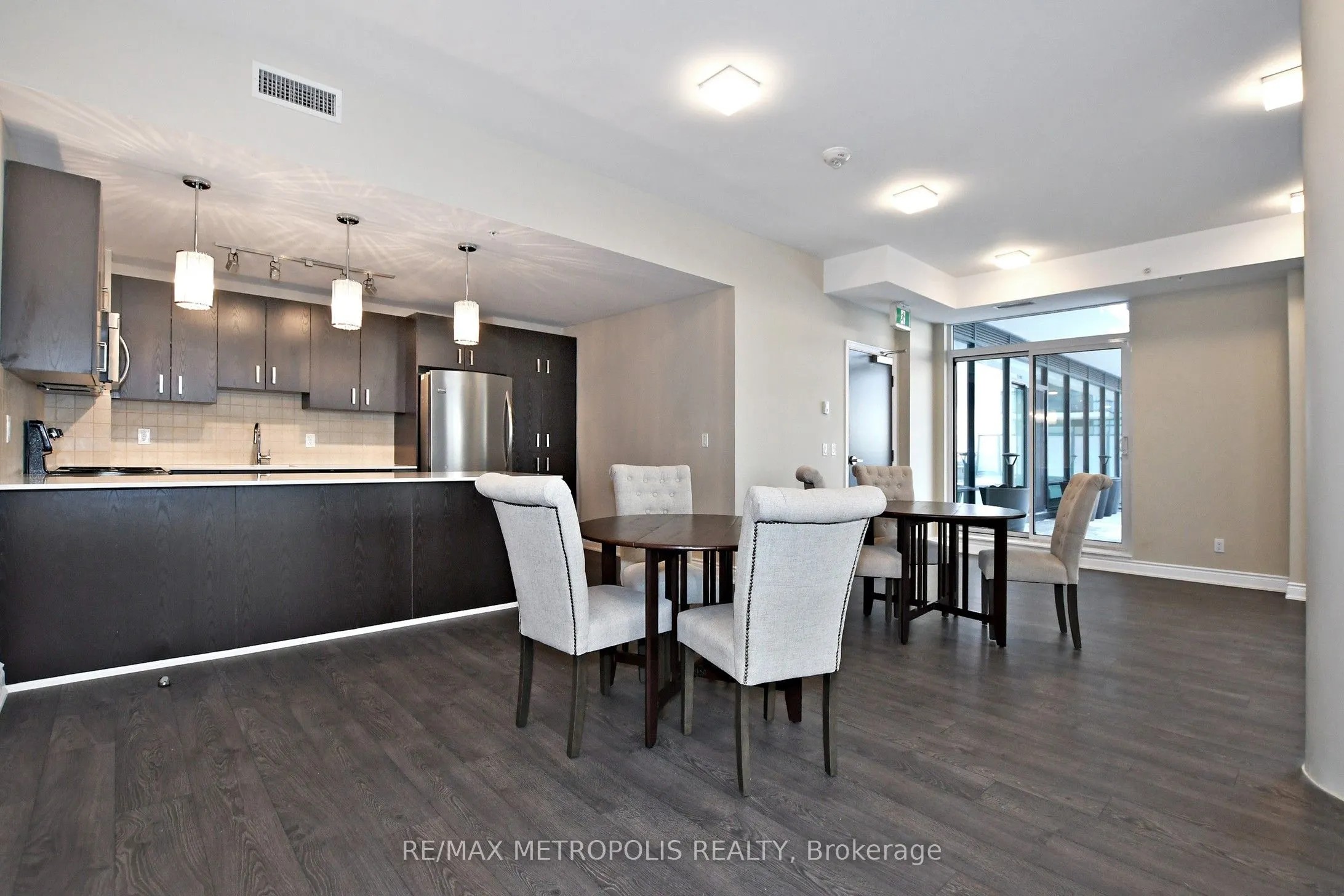 11611 Yonge Street #809