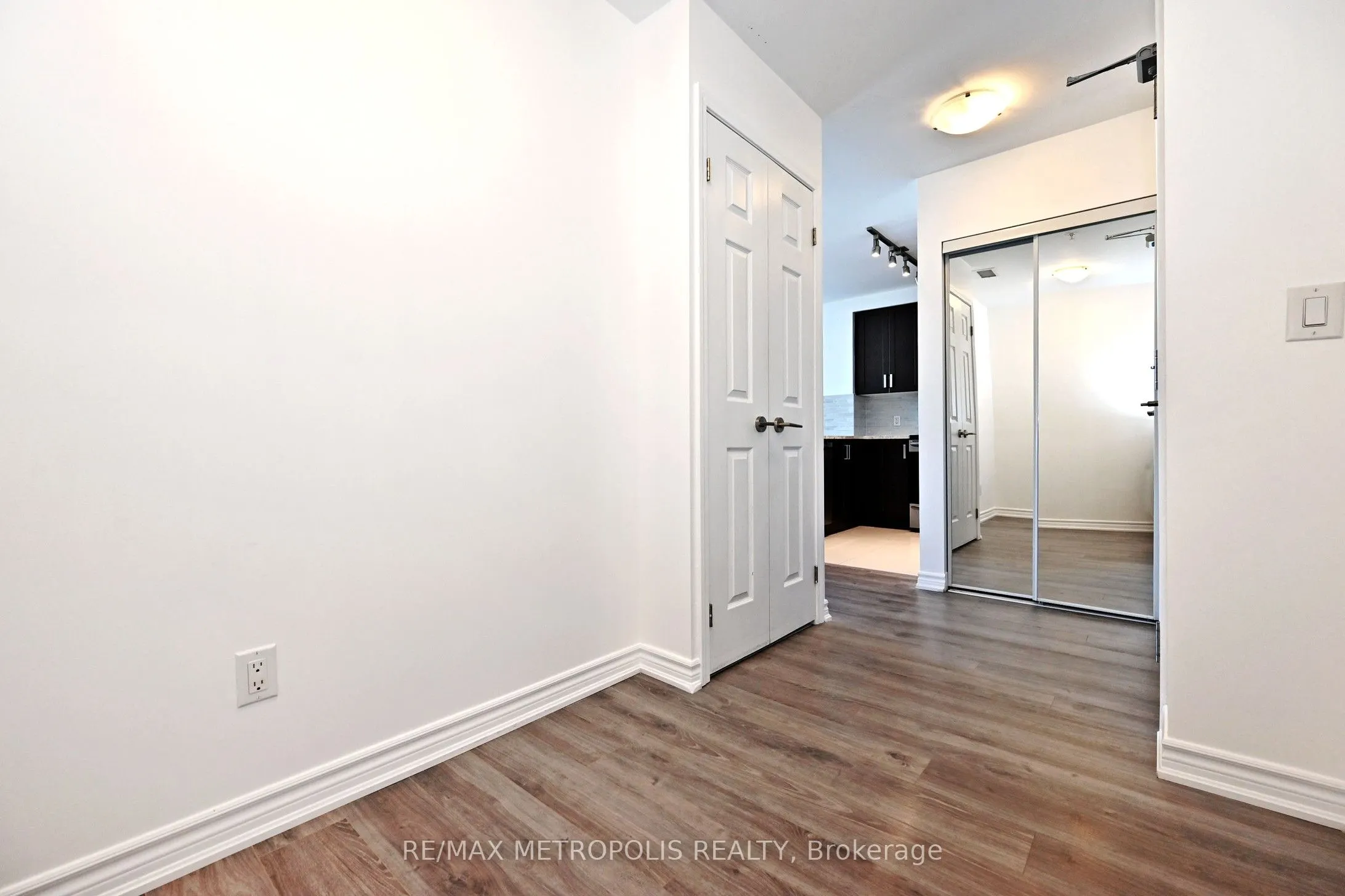 11611 Yonge Street #809