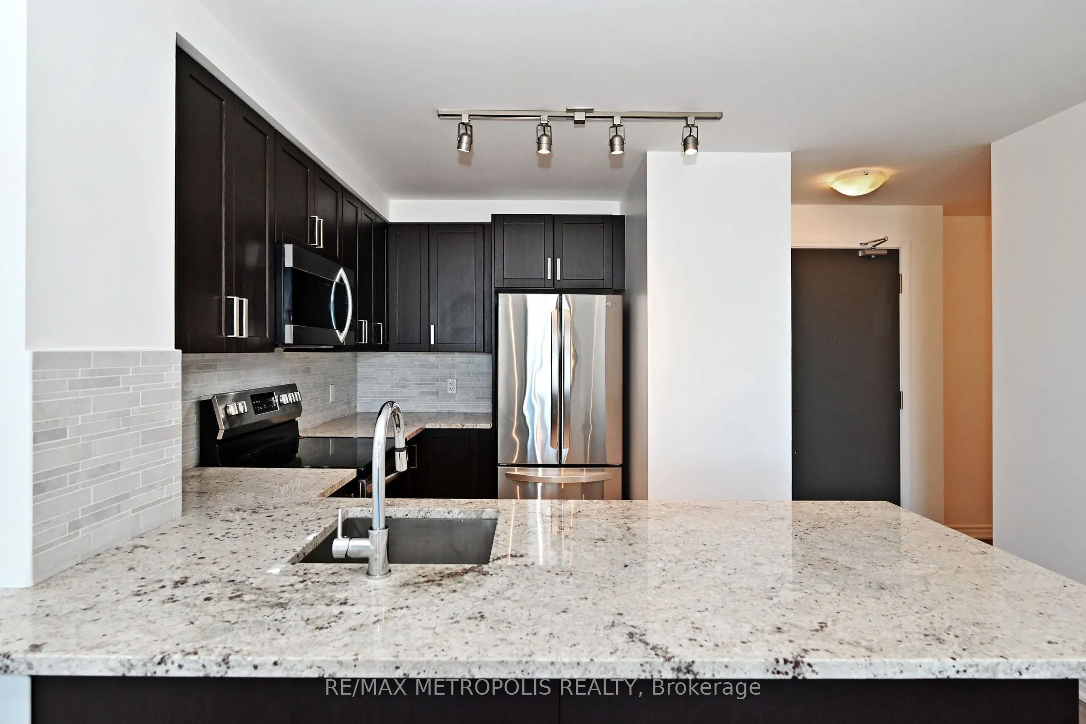 11611 Yonge Street #809