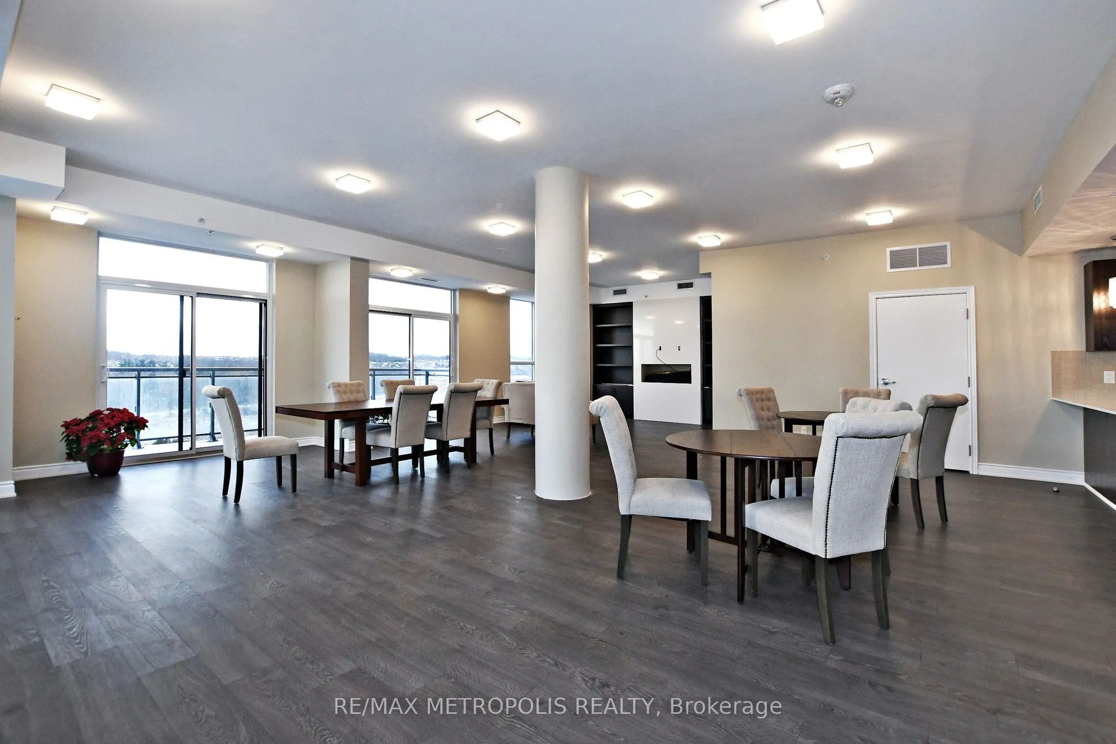 11611 Yonge Street #809
