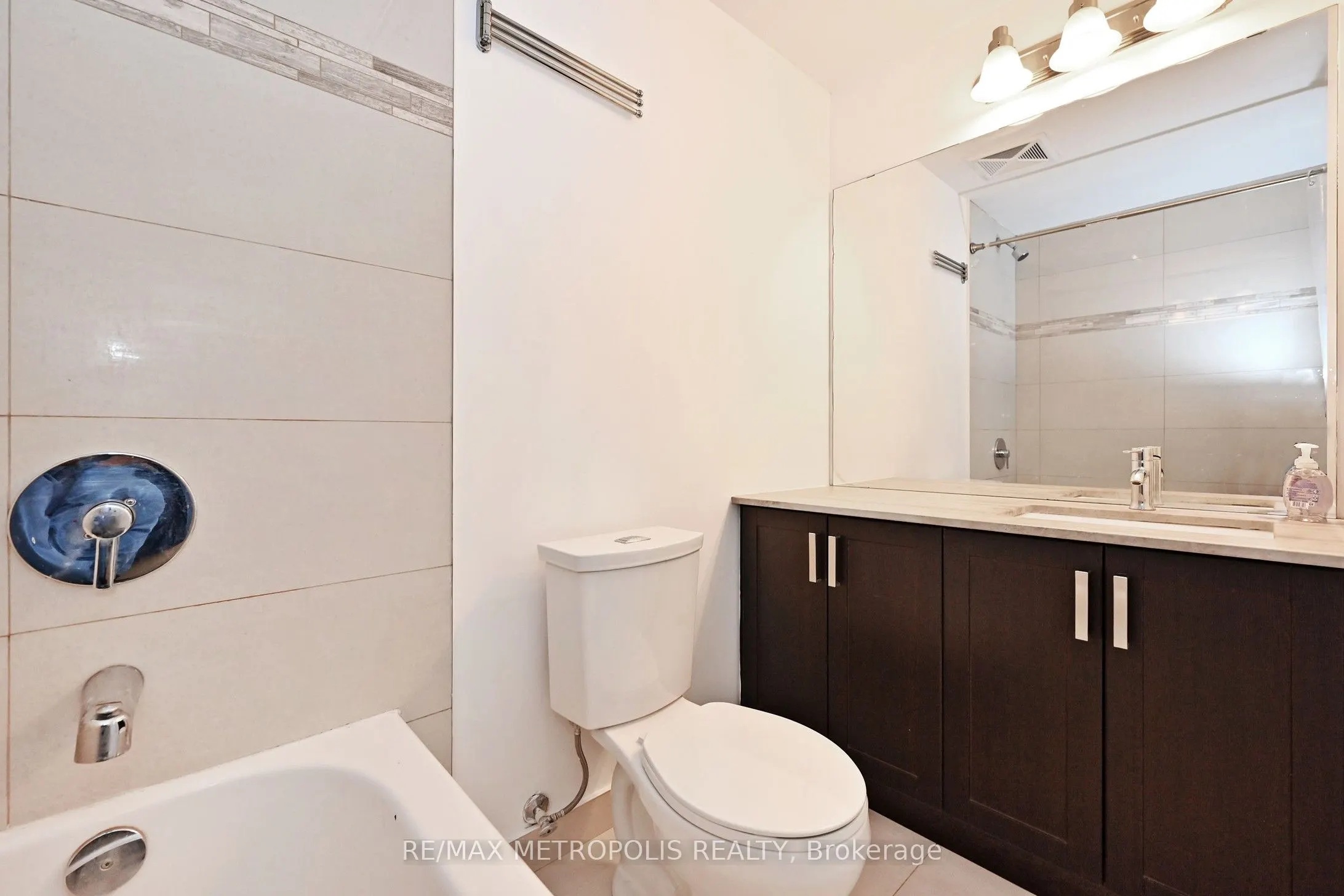 11611 Yonge Street #809
