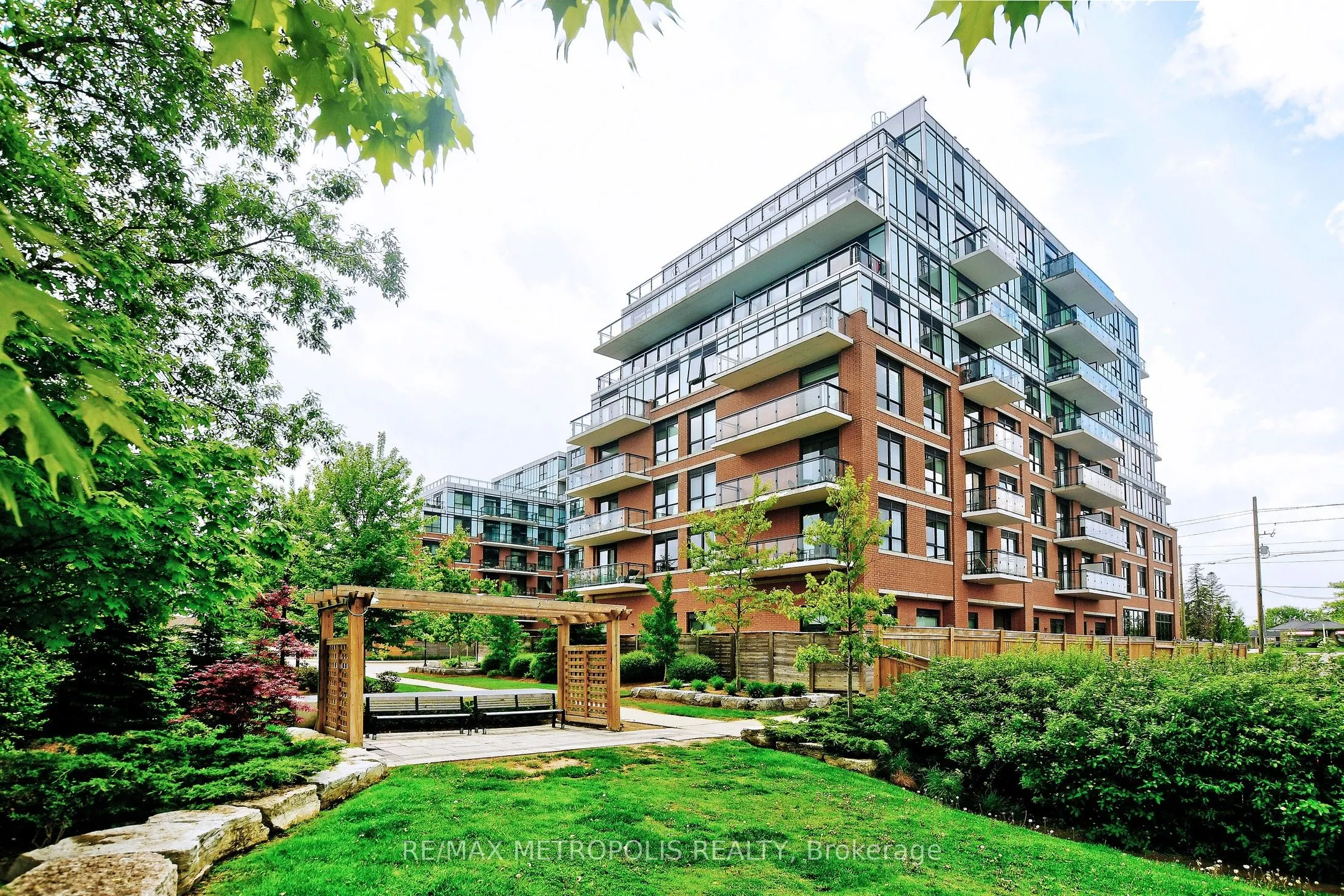 11611 Yonge Street #809