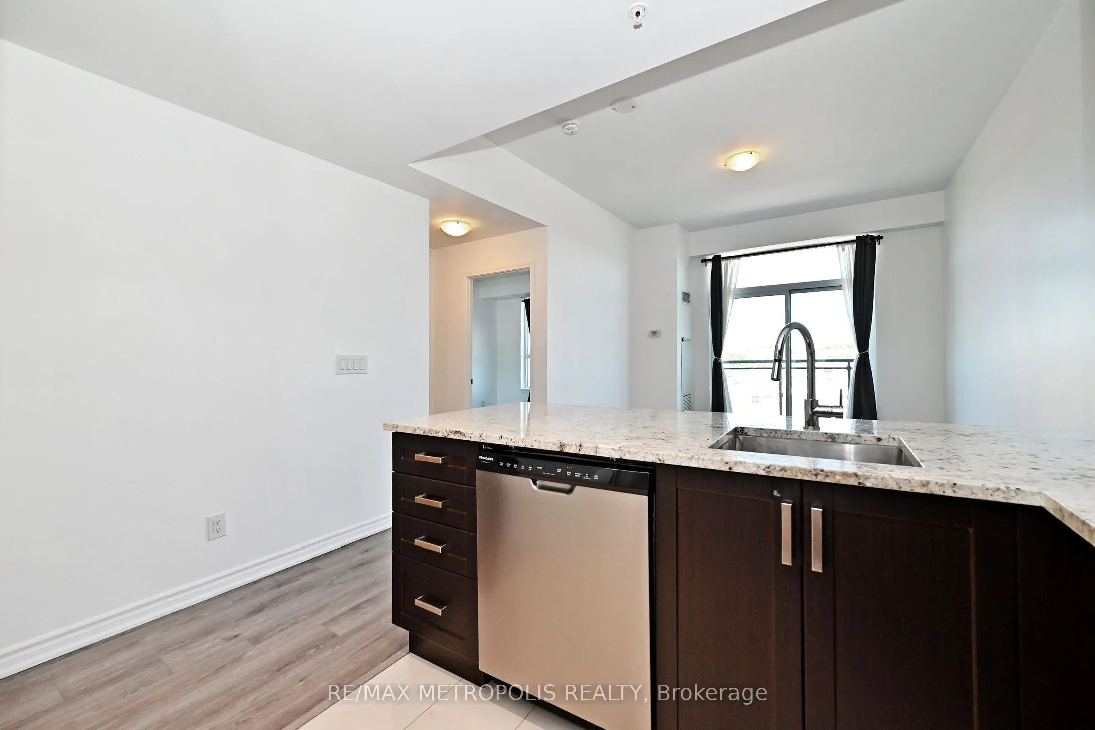 11611 Yonge Street #809