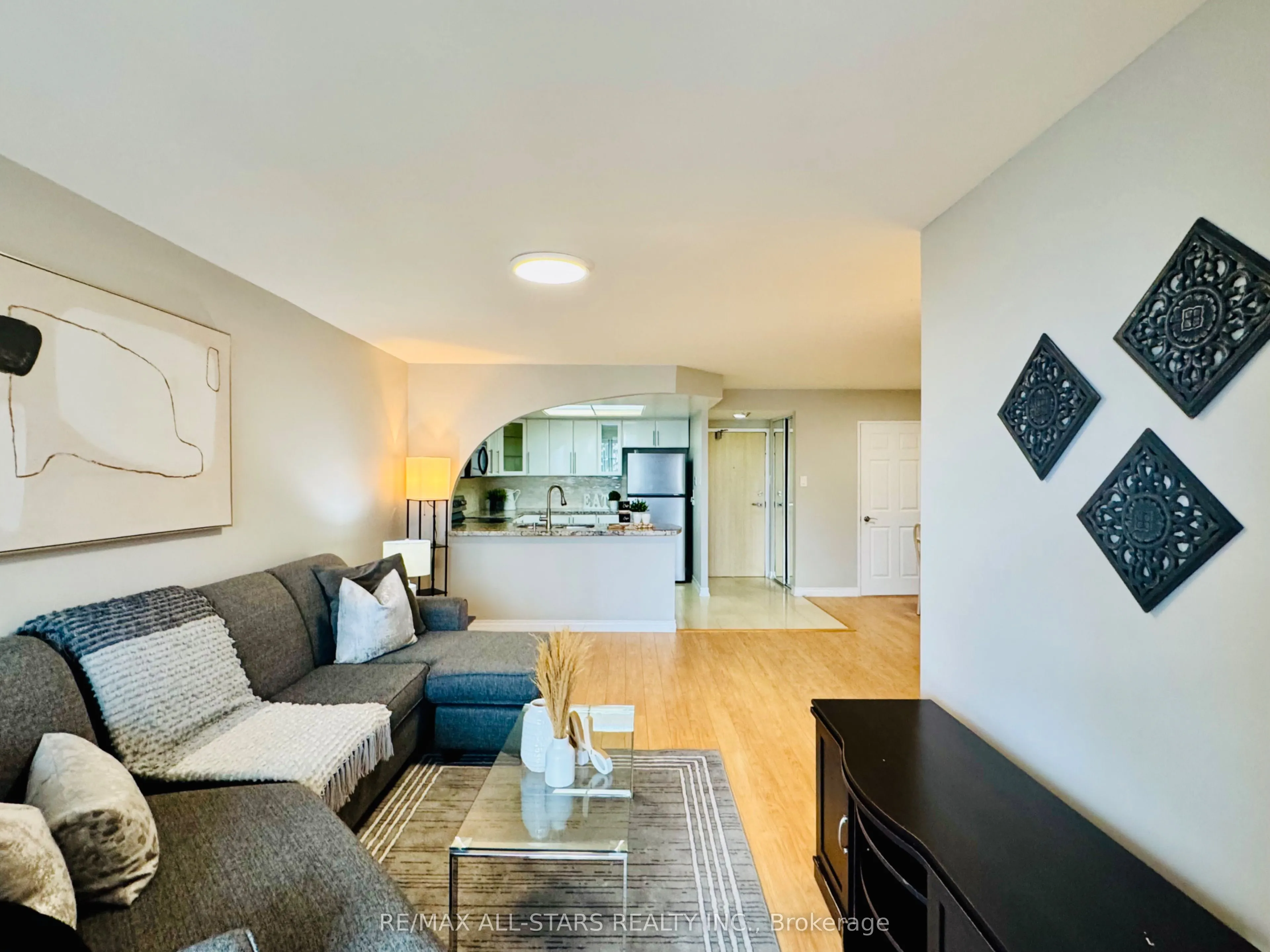 7601 Bathurst Street #402