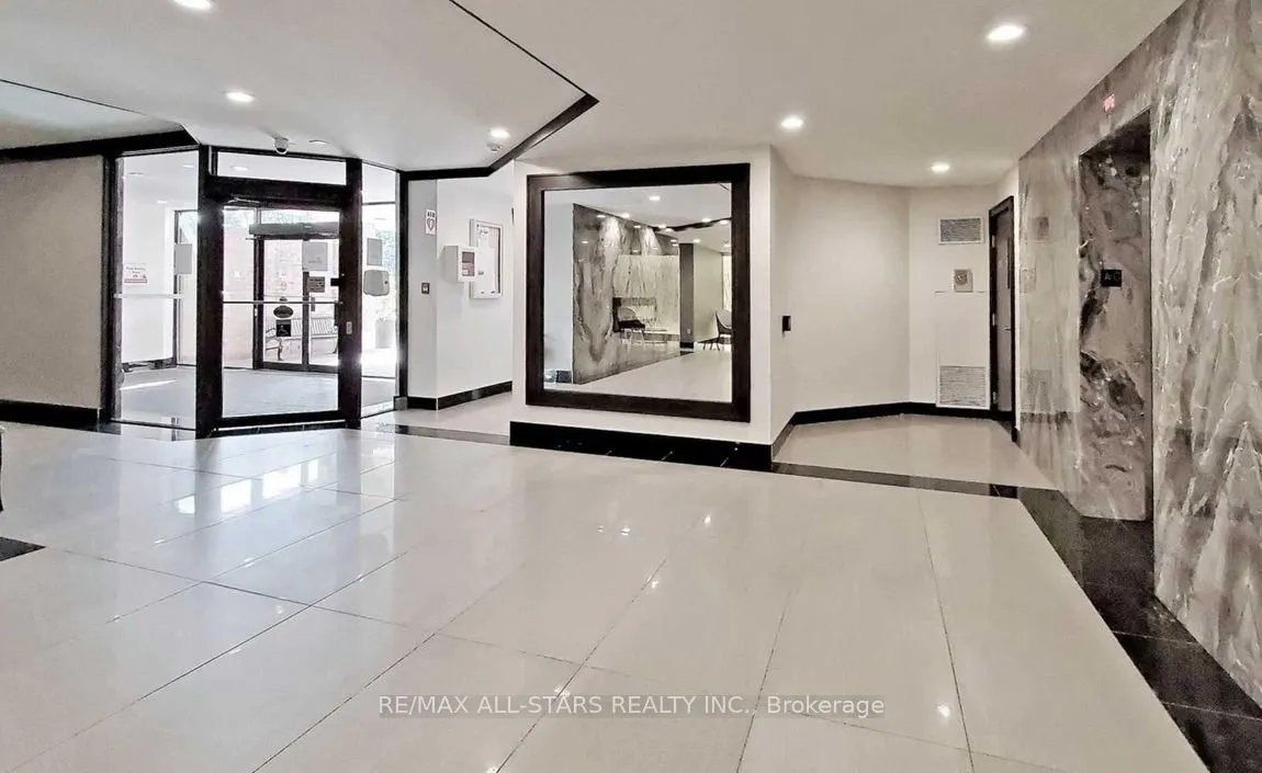 7601 Bathurst Street #402
