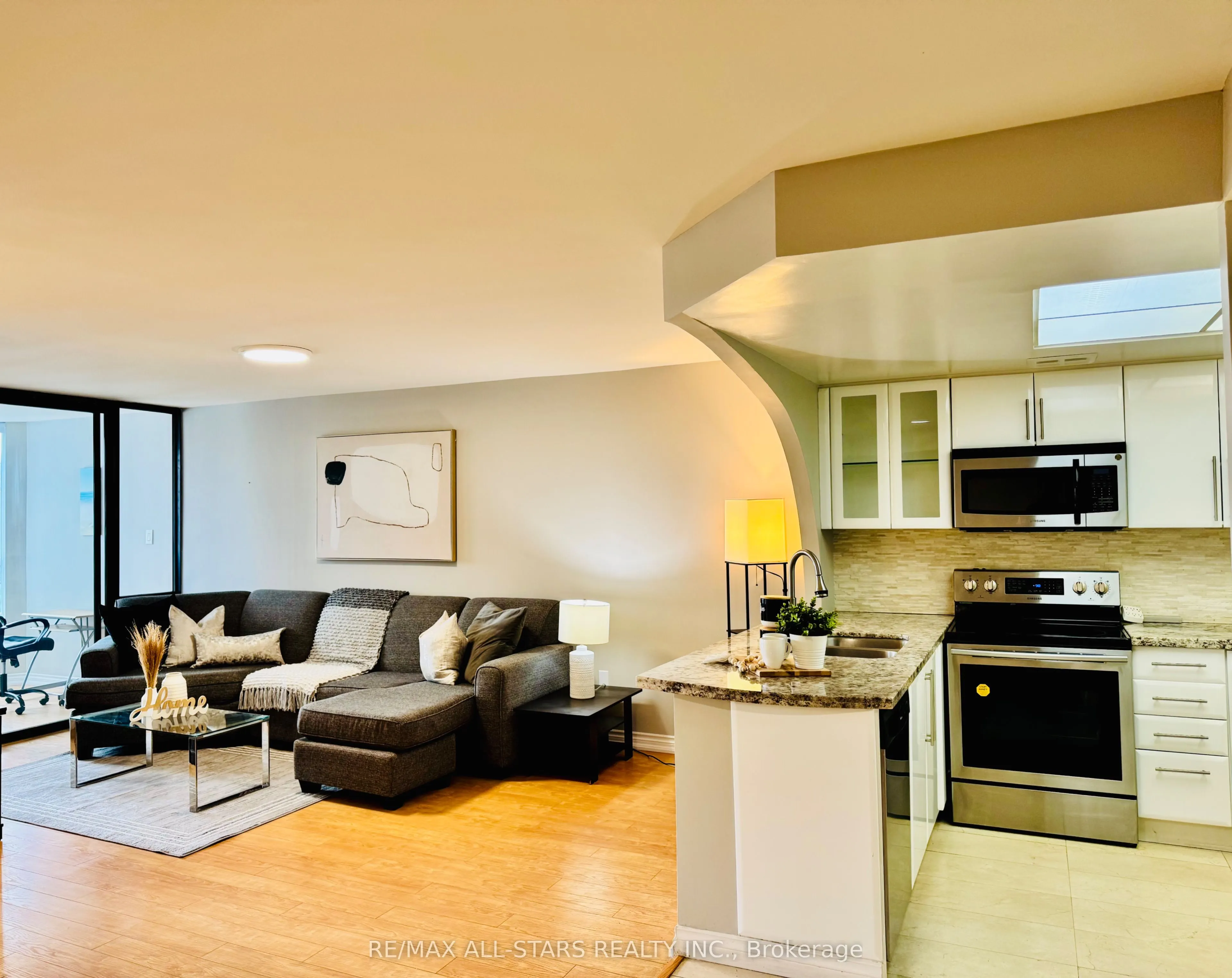 7601 Bathurst Street #402