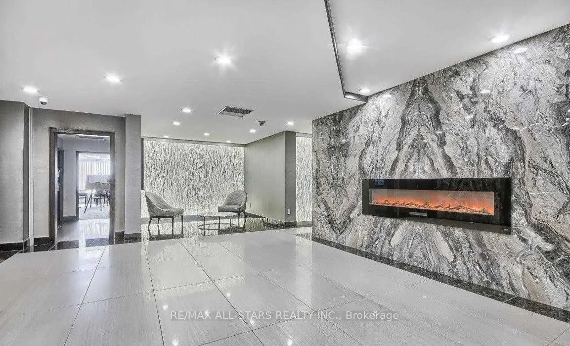 7601 Bathurst Street #402