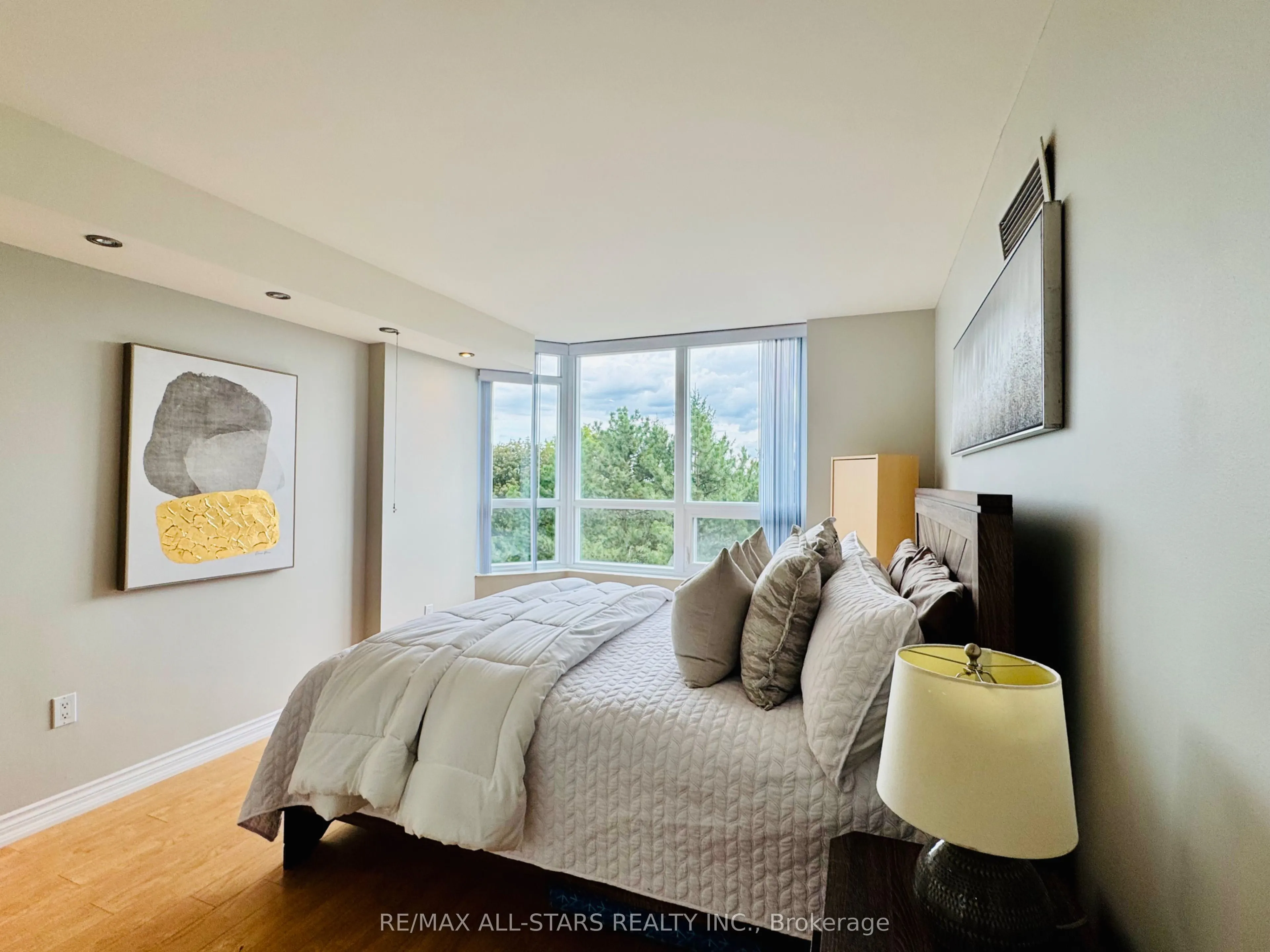 7601 Bathurst Street #402