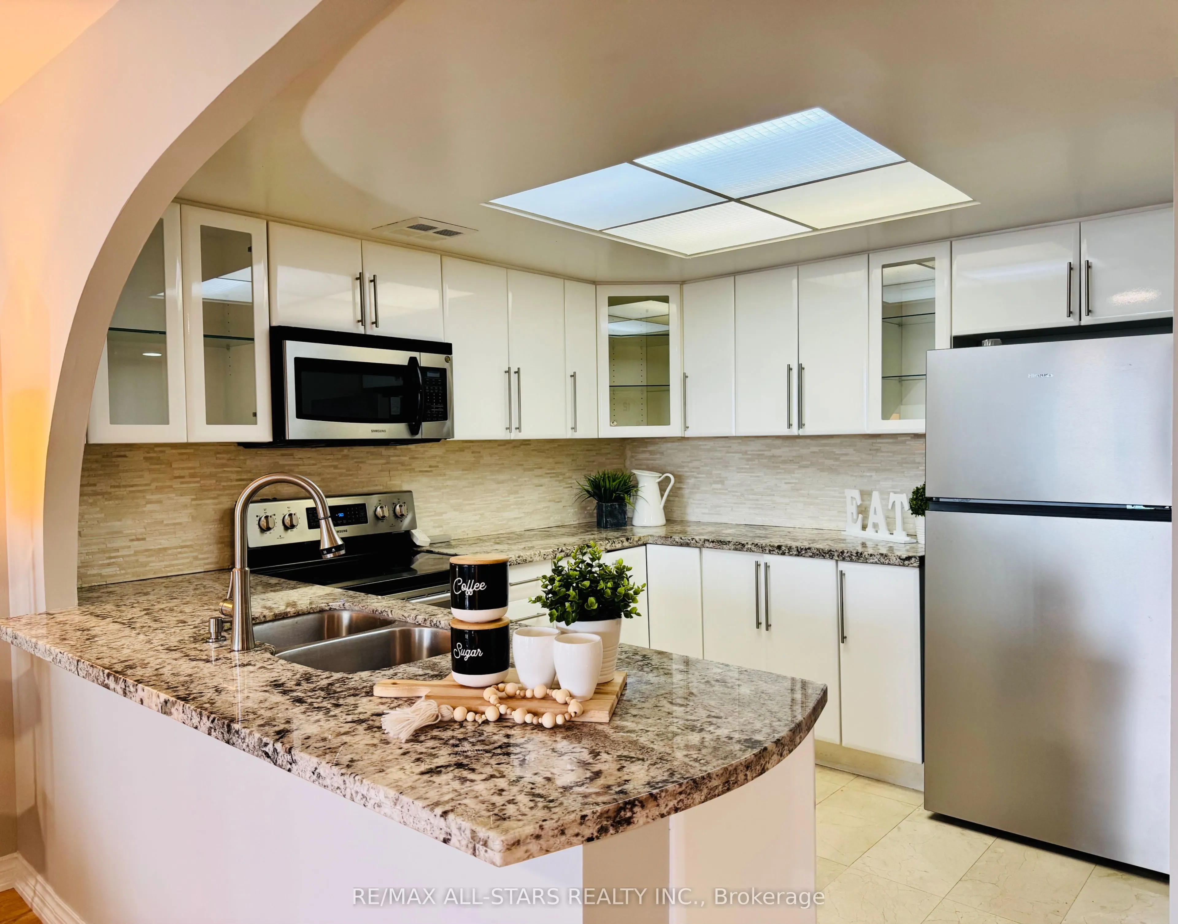 7601 Bathurst Street #402