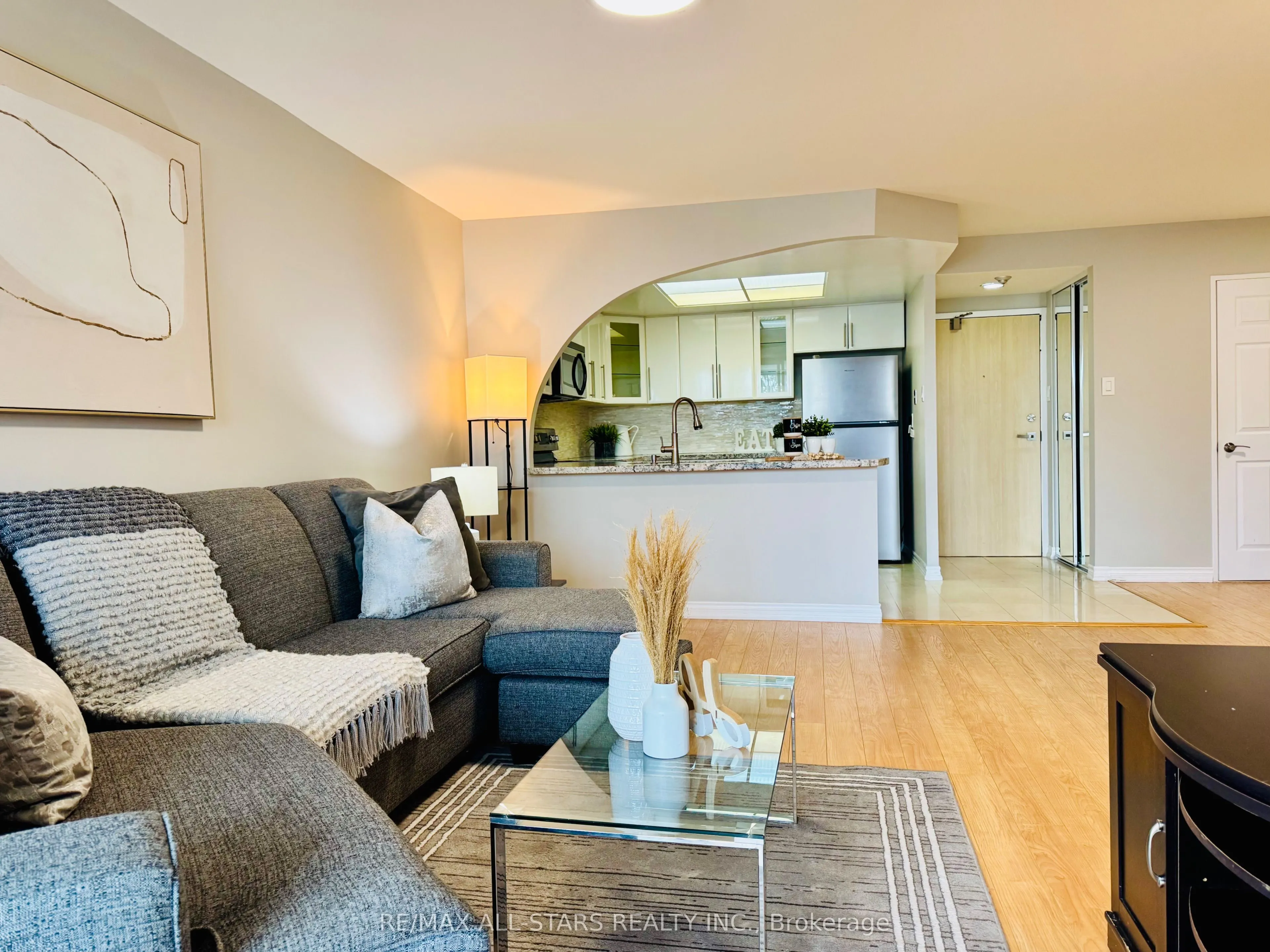 7601 Bathurst Street #402