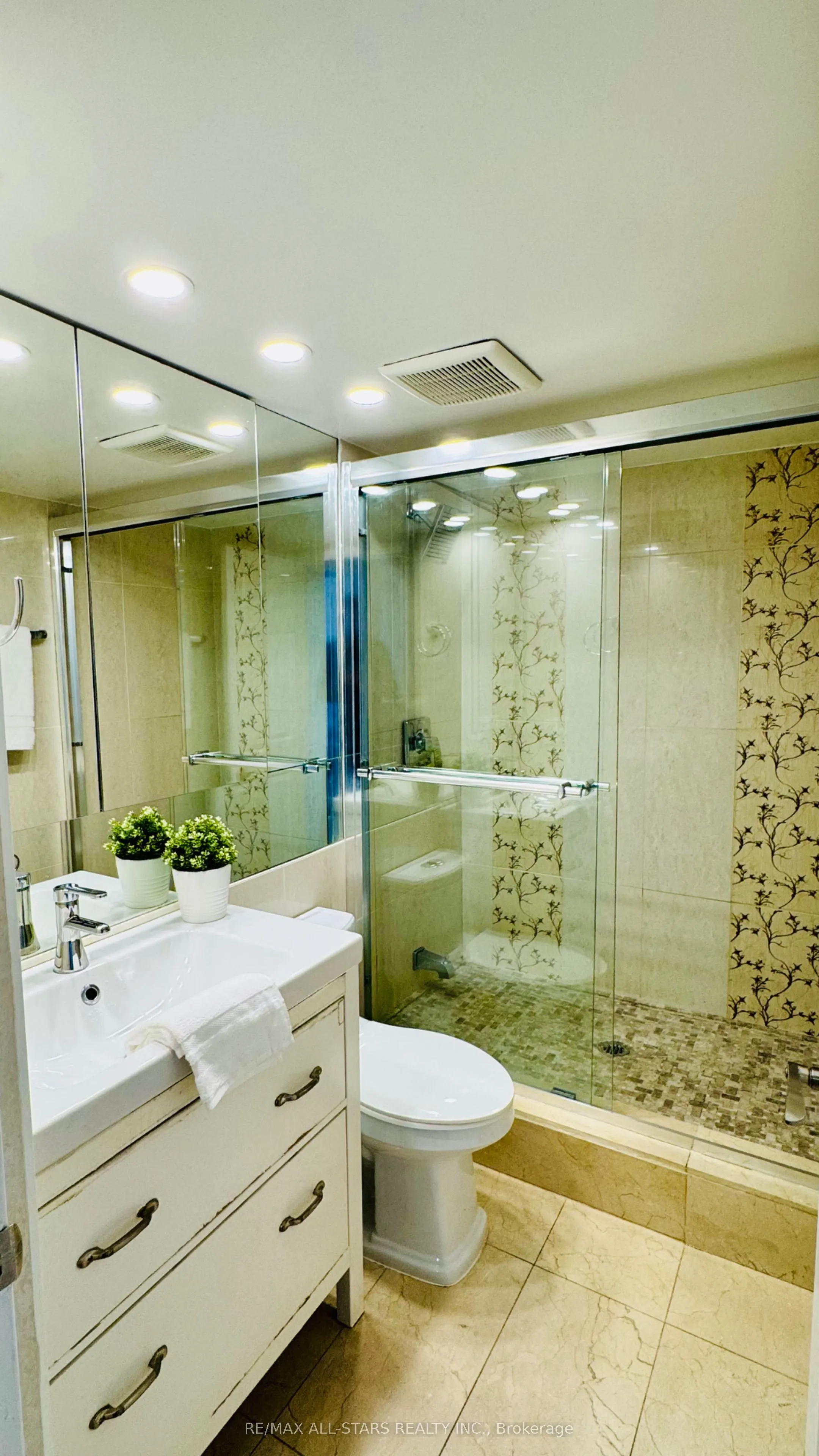 7601 Bathurst Street #402
