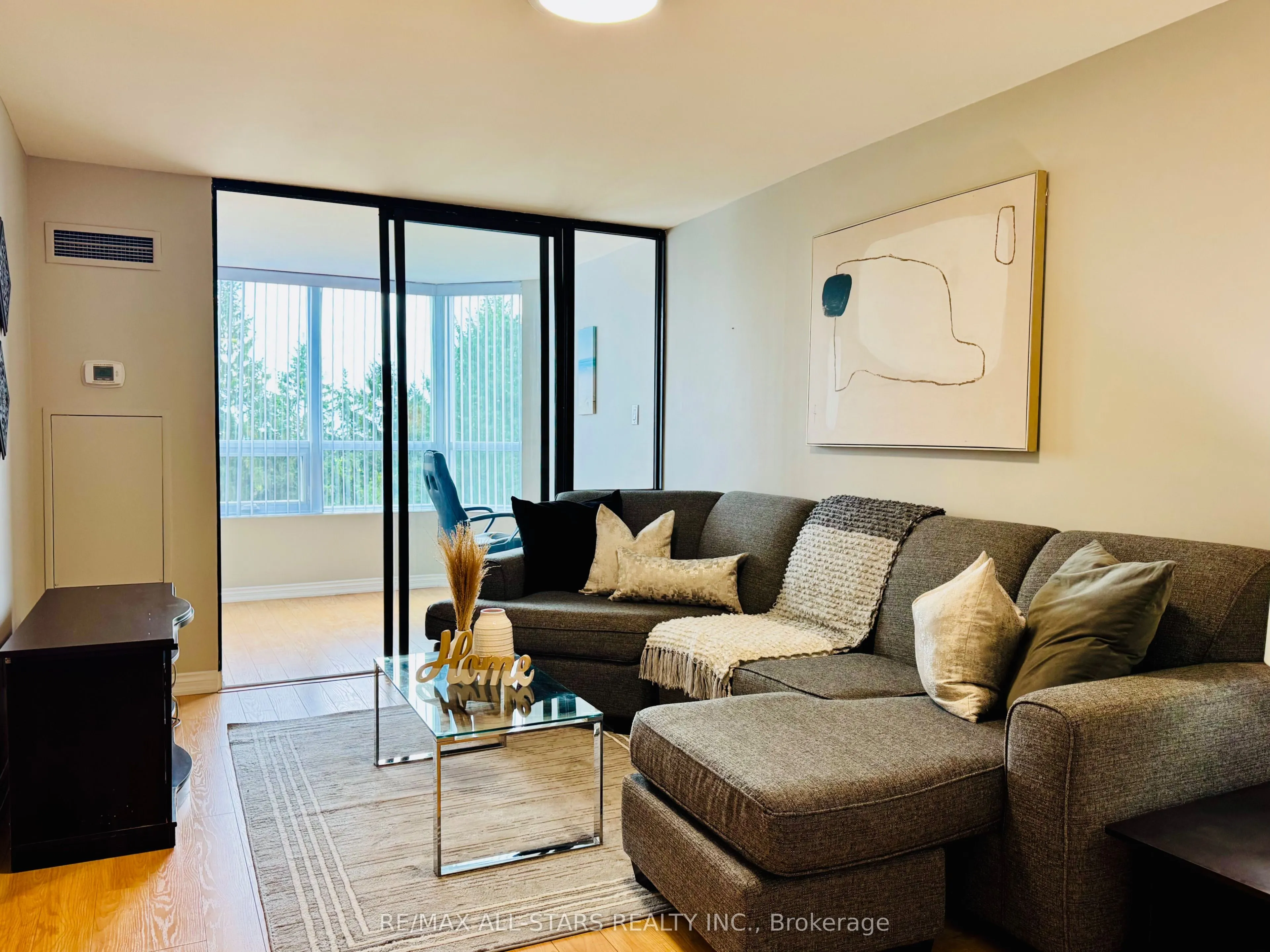 7601 Bathurst Street #402