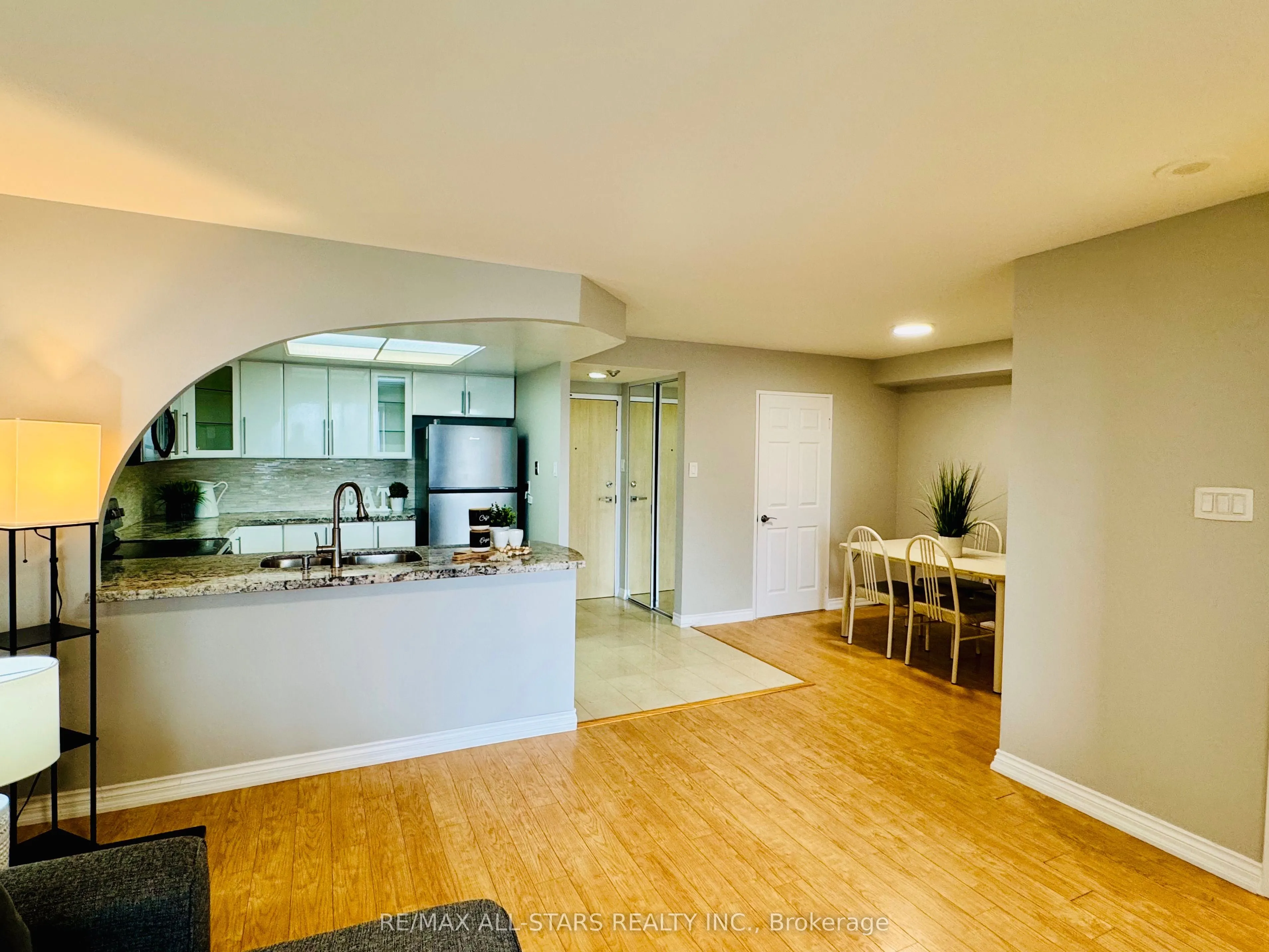 7601 Bathurst Street #402