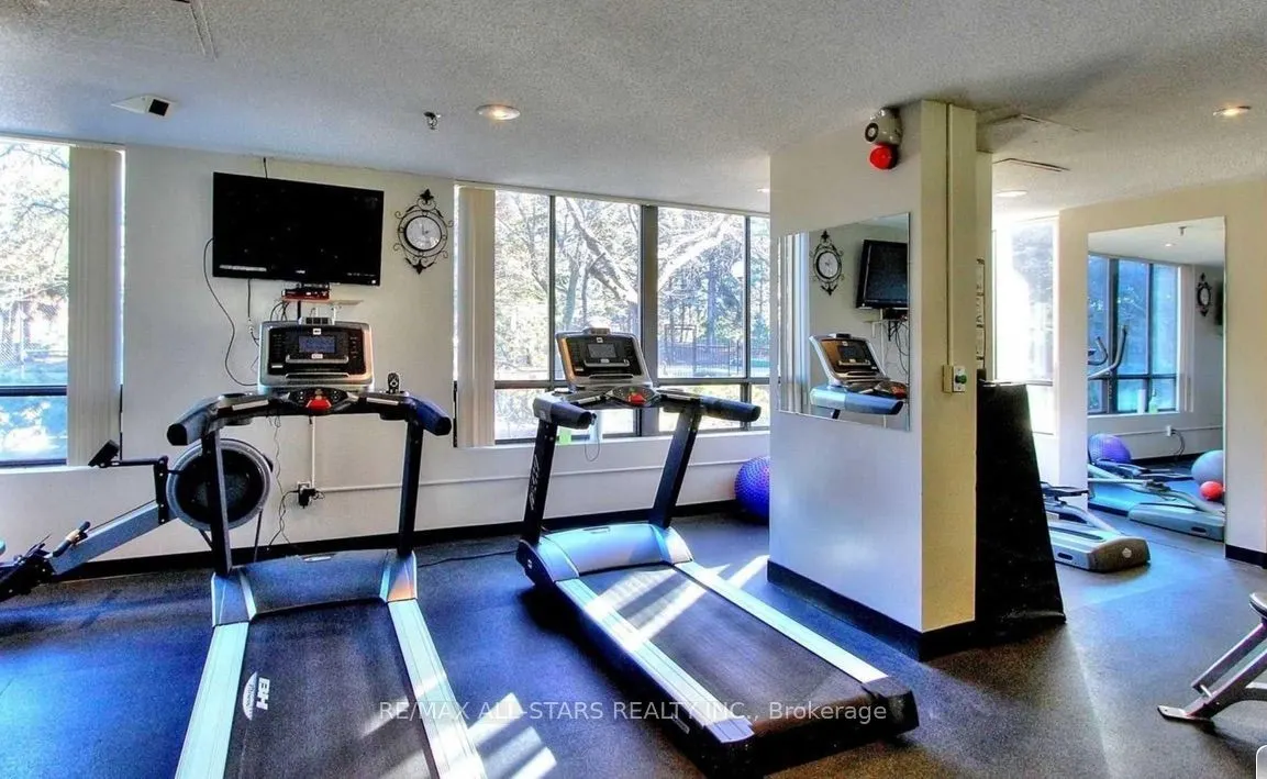 7601 Bathurst Street #402
