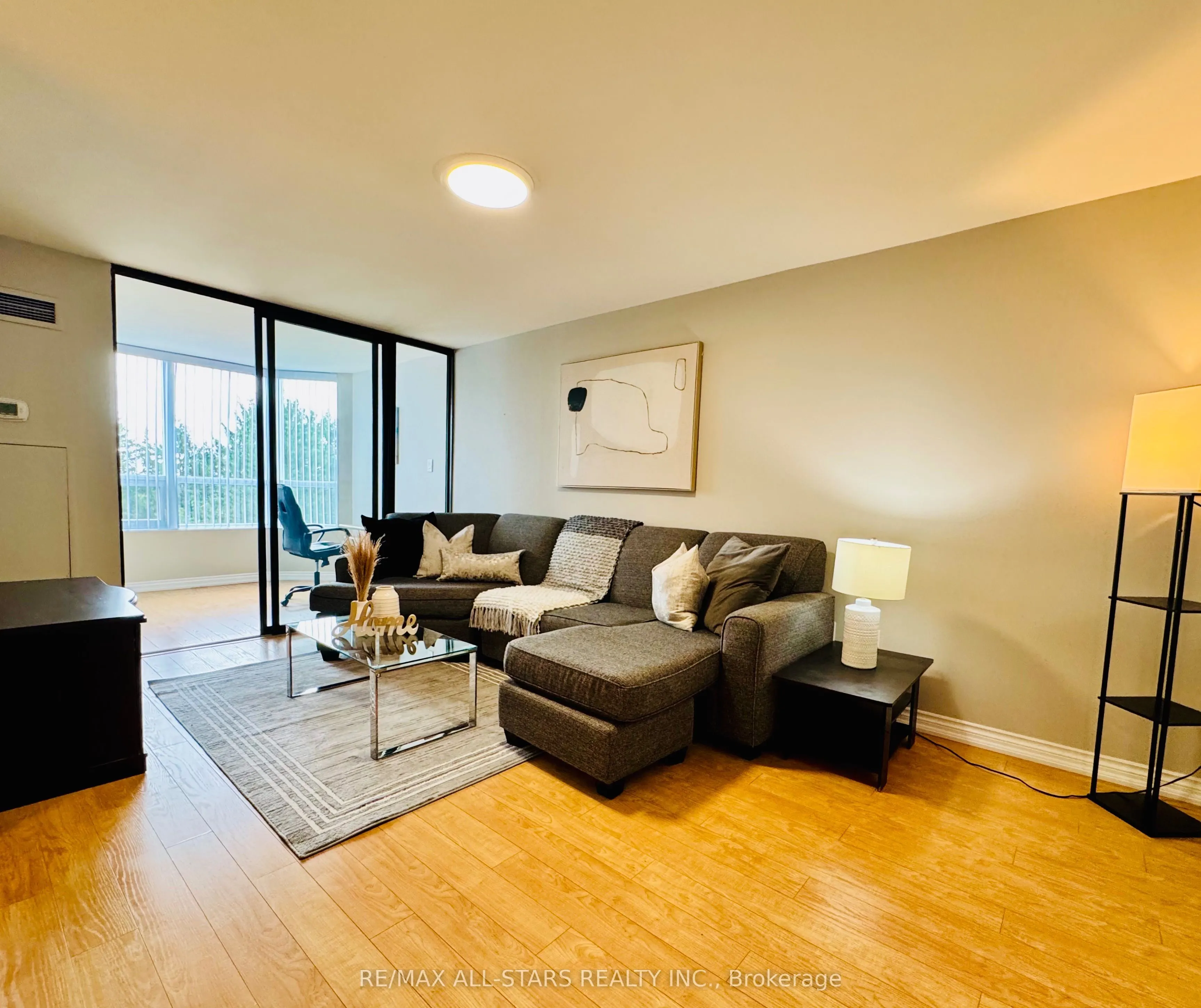 7601 Bathurst Street #402