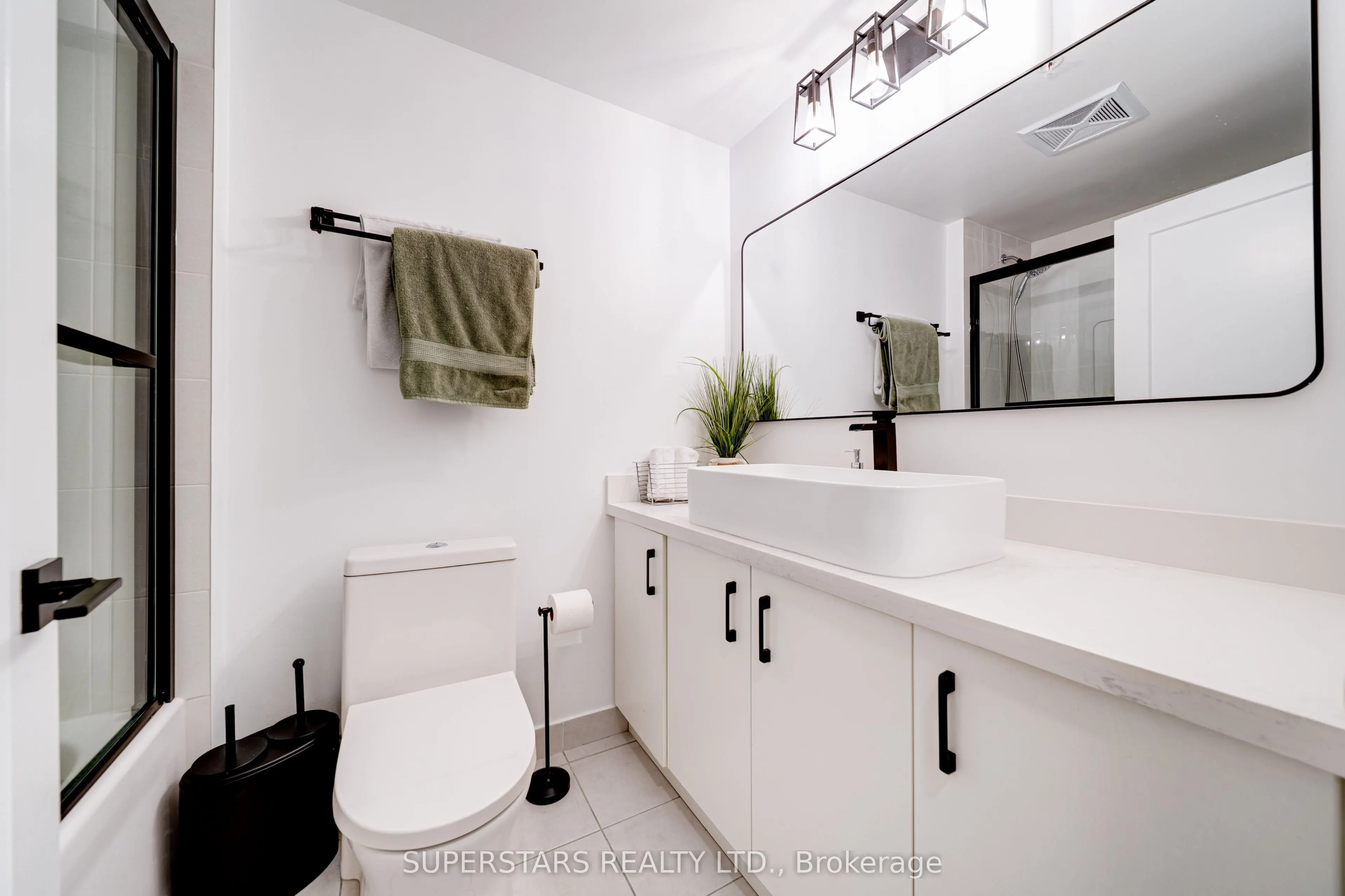 11611 Yonge Street #525
