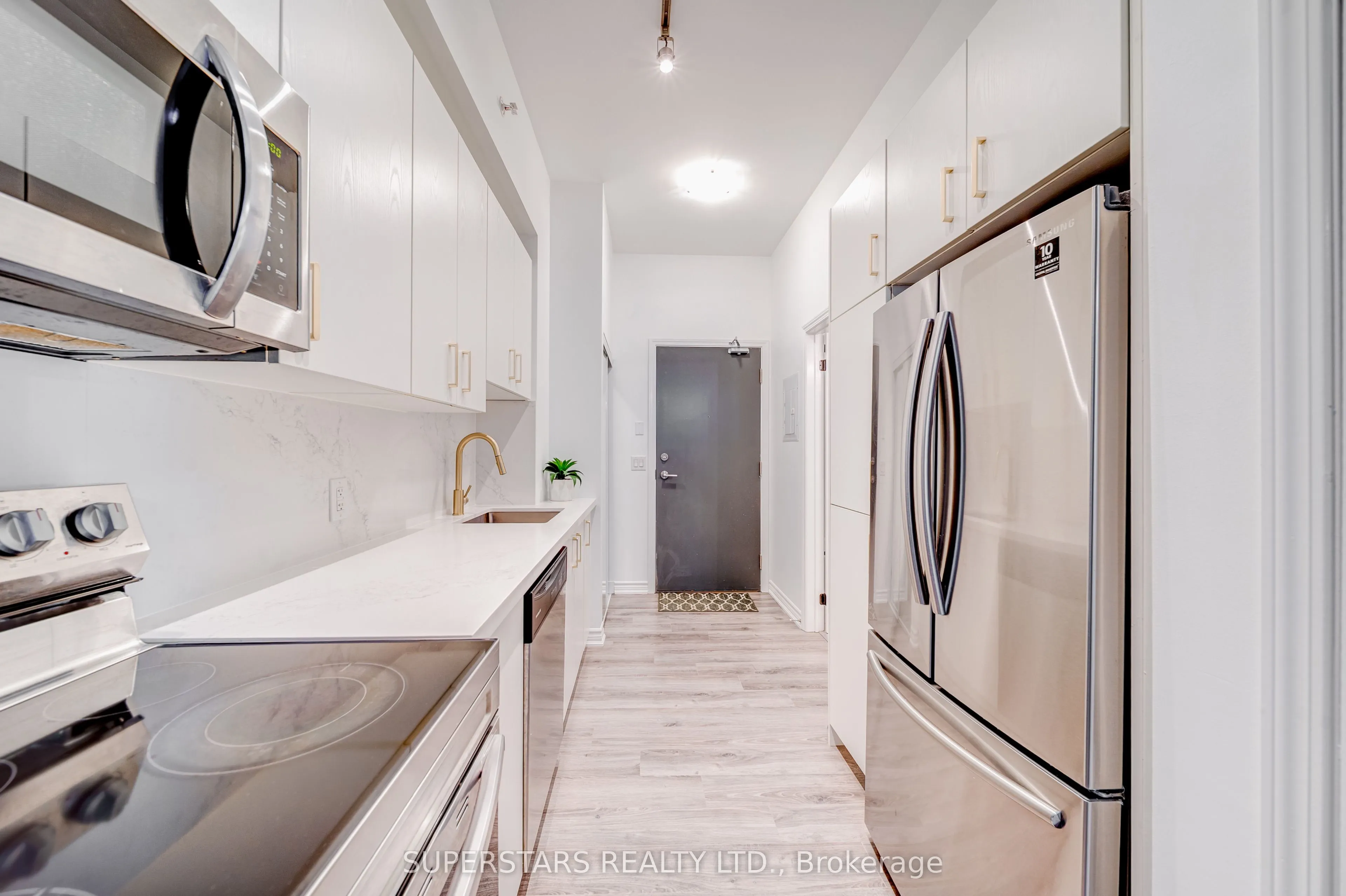 11611 Yonge Street #525