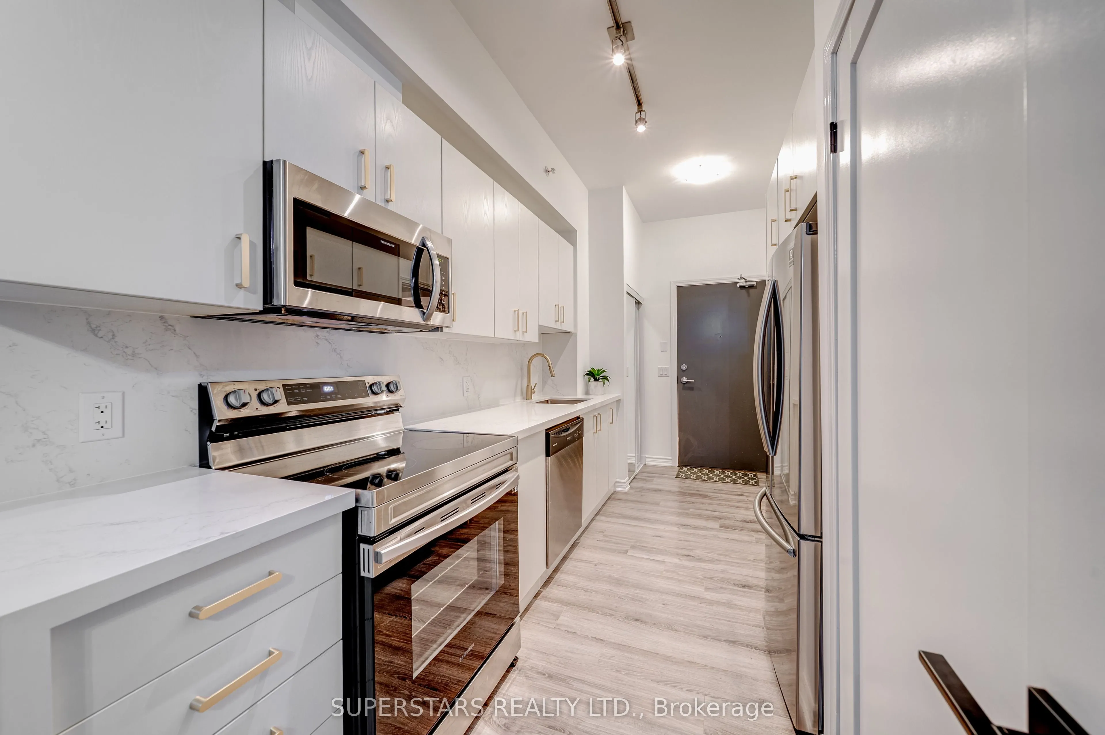 11611 Yonge Street #525