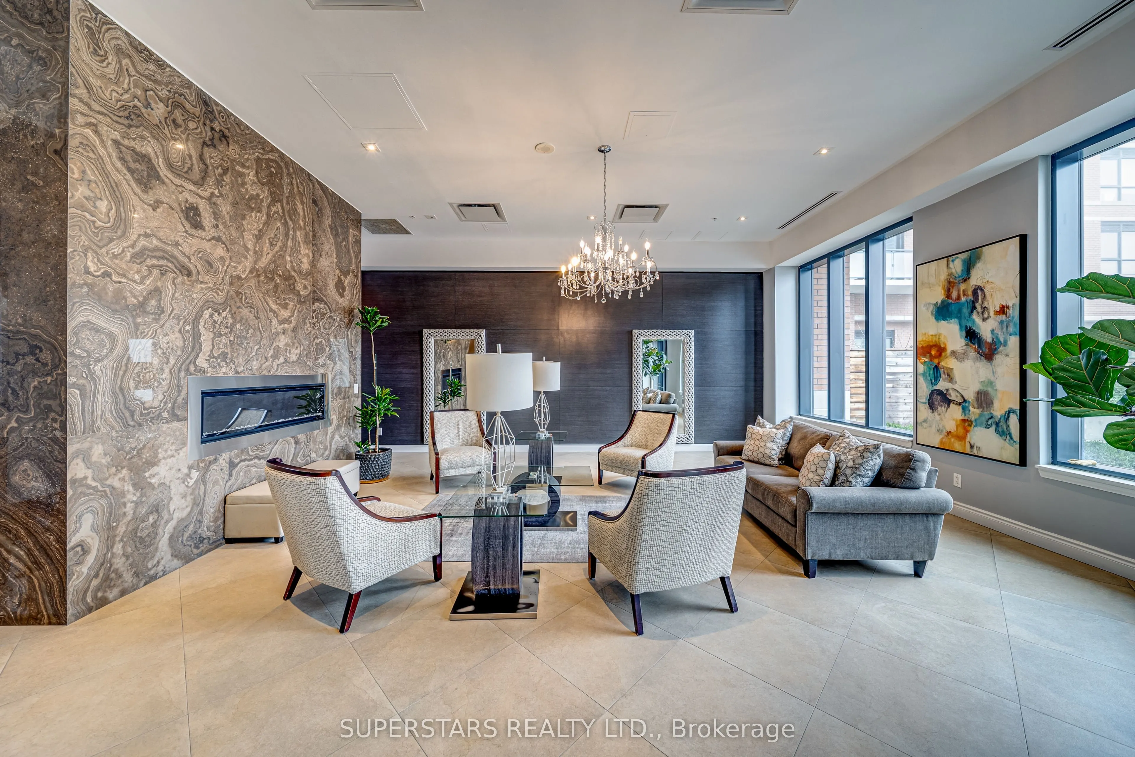 11611 Yonge Street #525