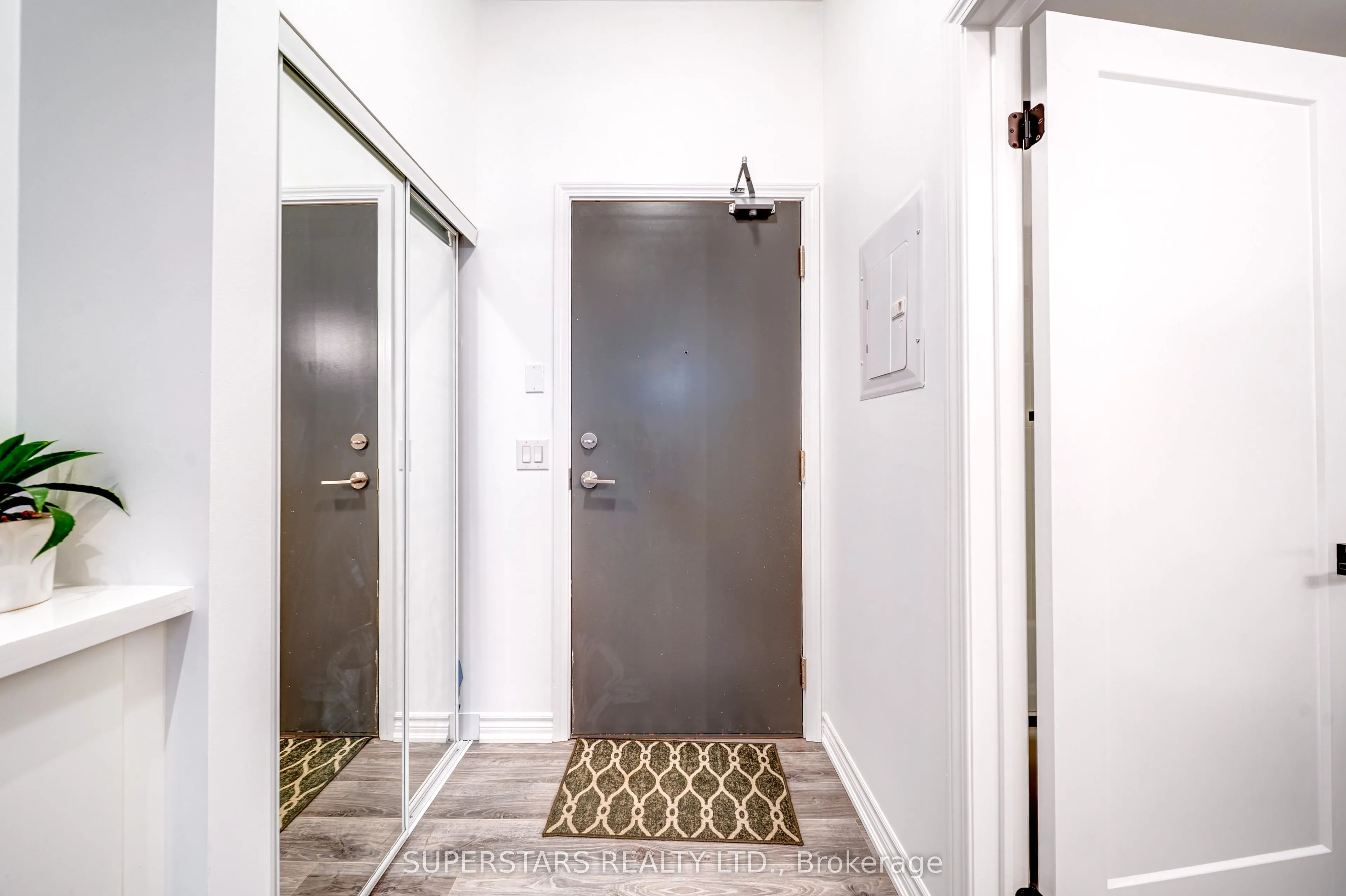 11611 Yonge Street #525