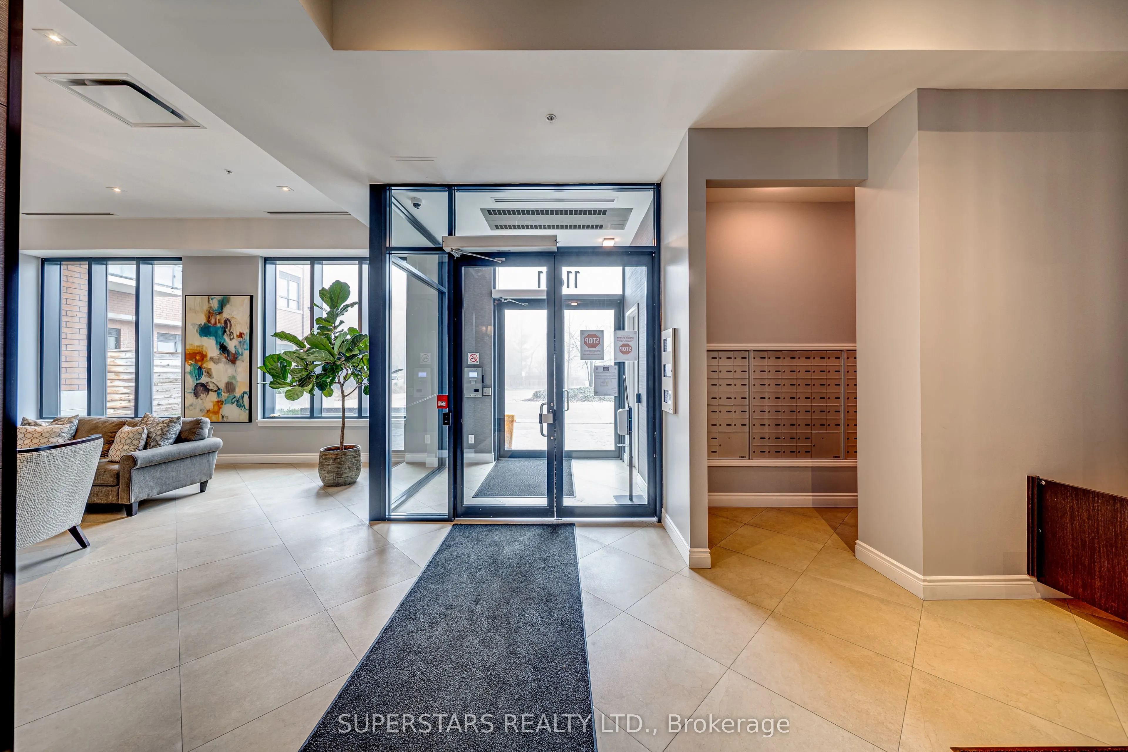 11611 Yonge Street #525