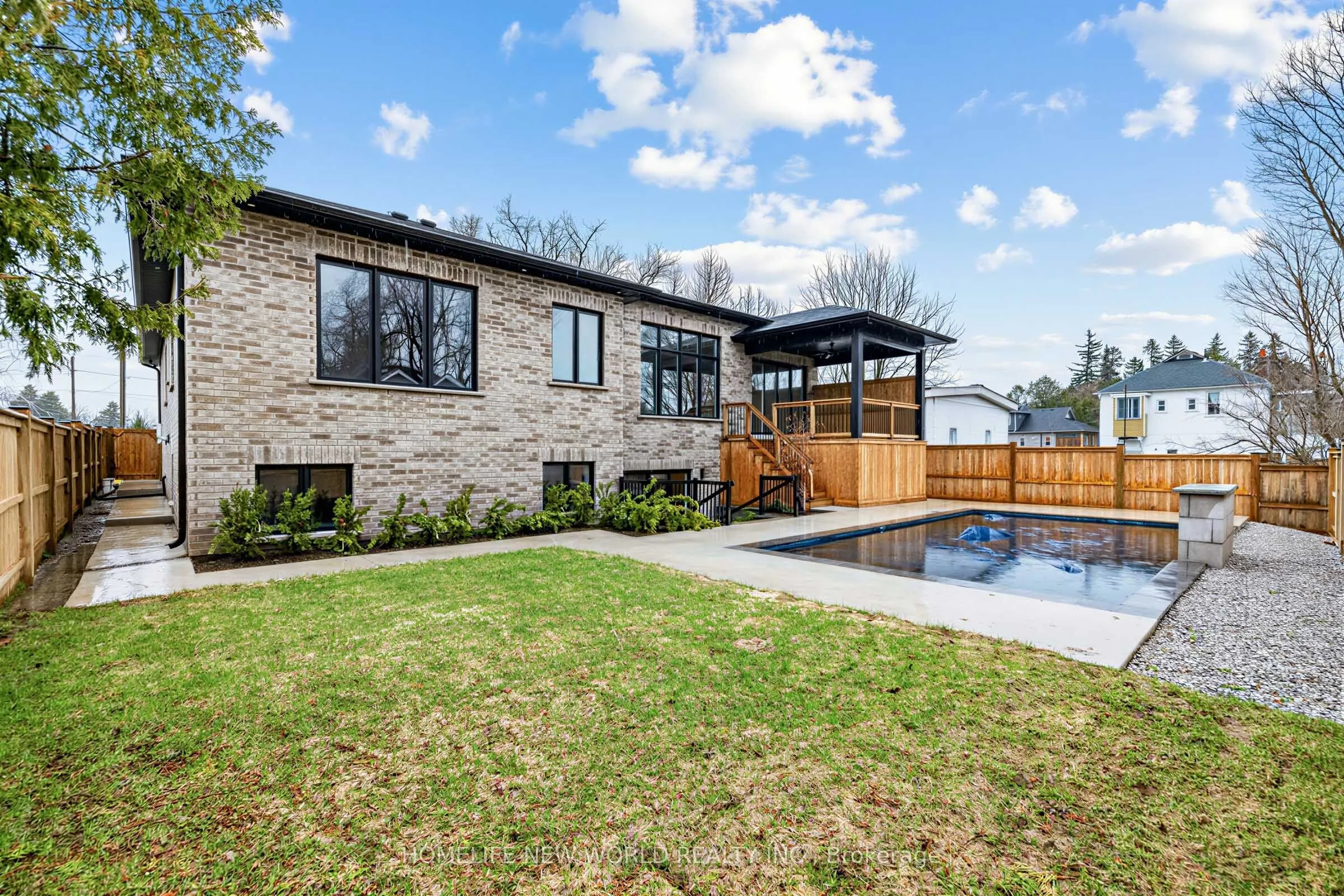 225 Sunnybrae Avenue