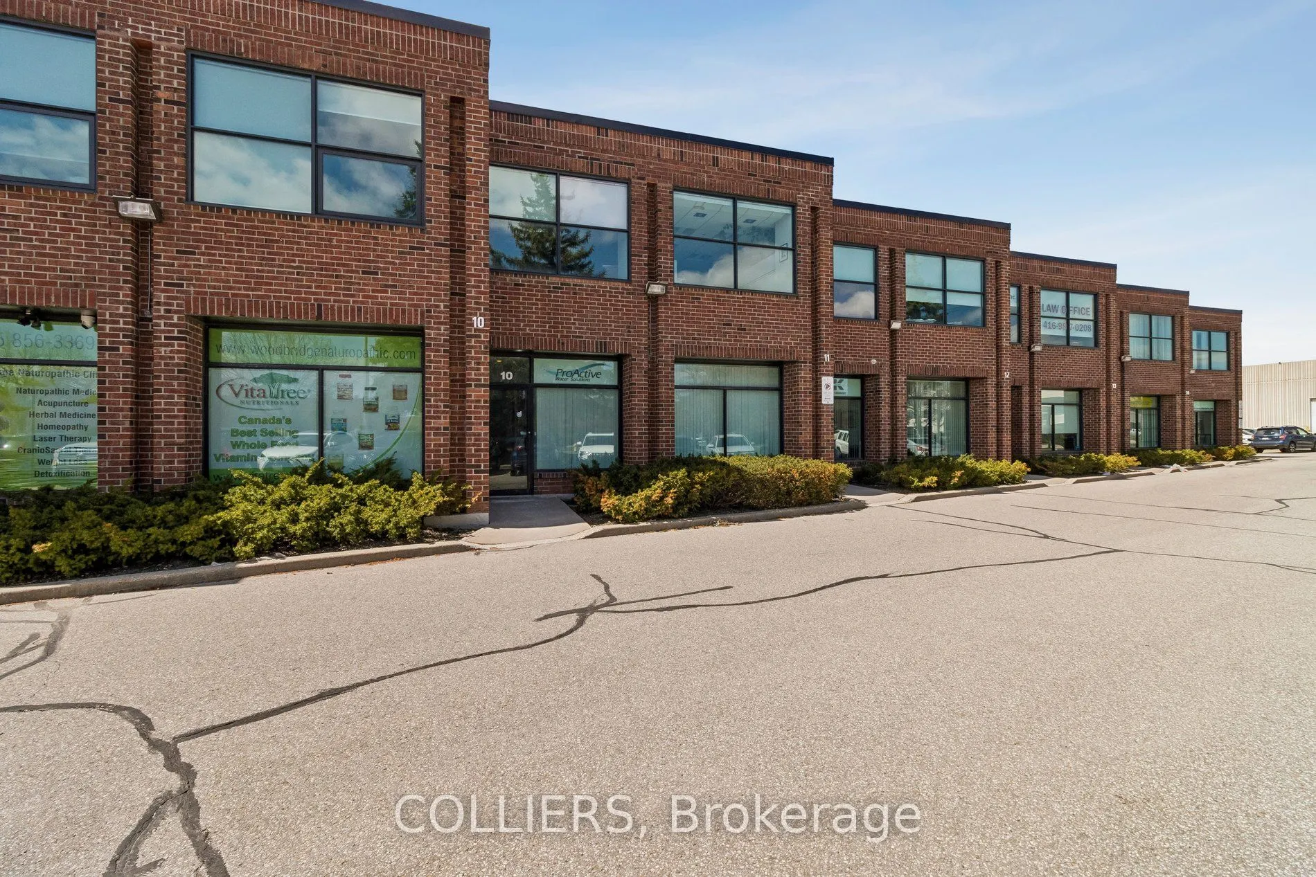 242 Applewood Crescent #10