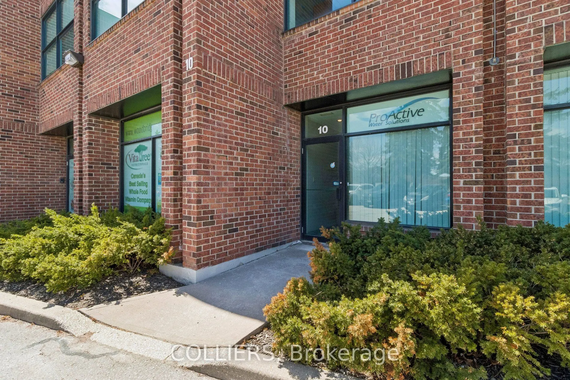 242 Applewood Crescent #10