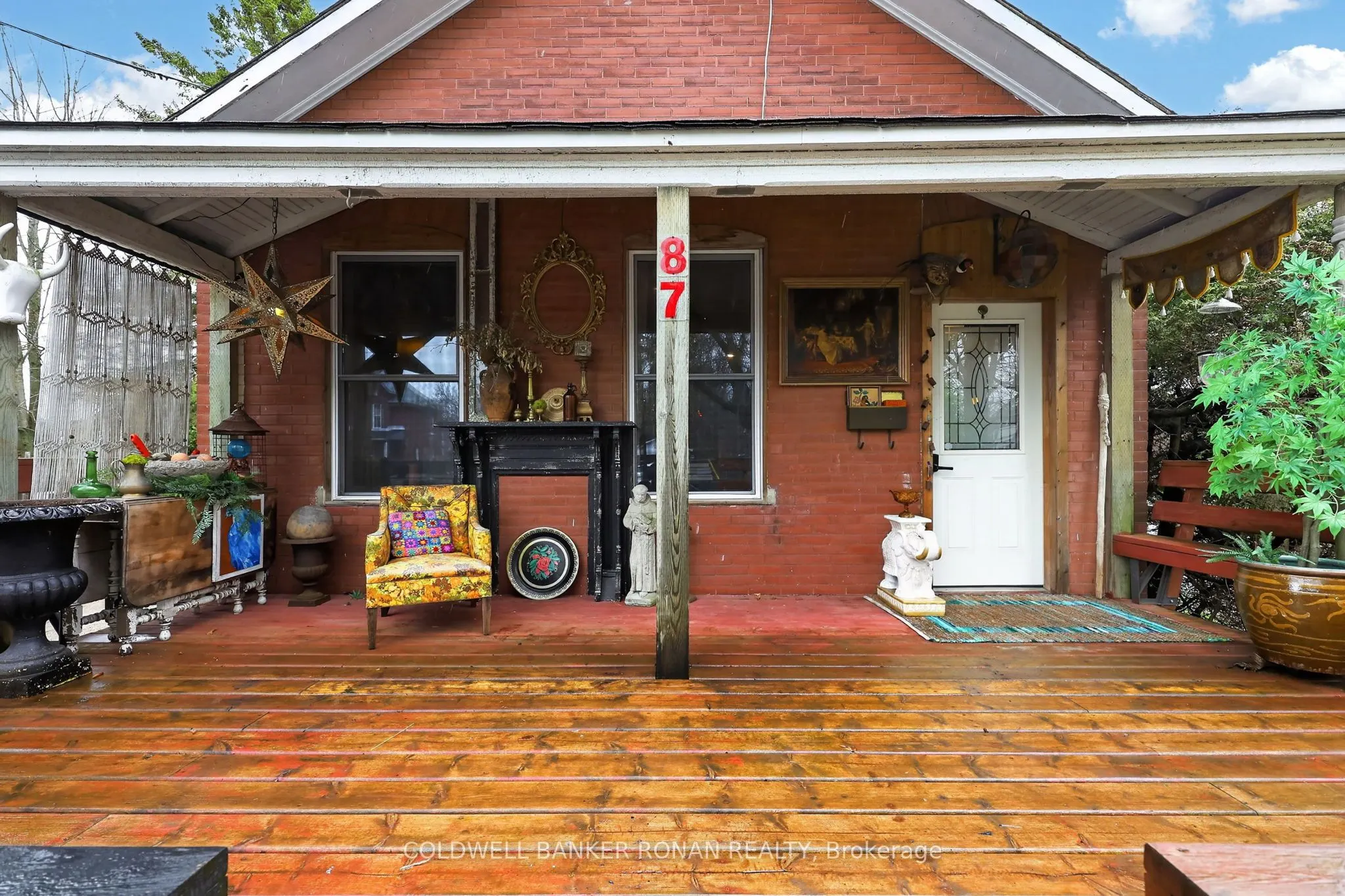 87 Wellington Street E