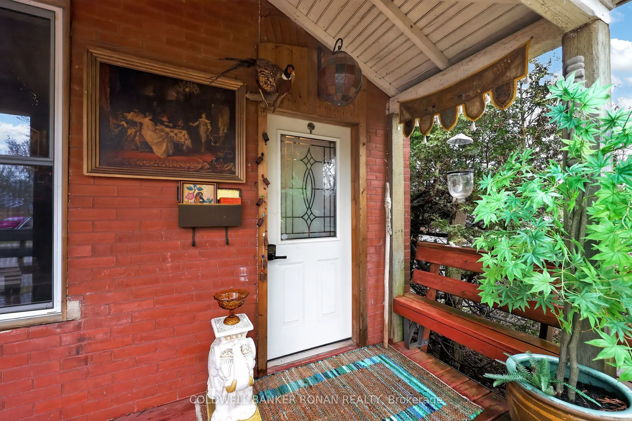 87 Wellington Street E