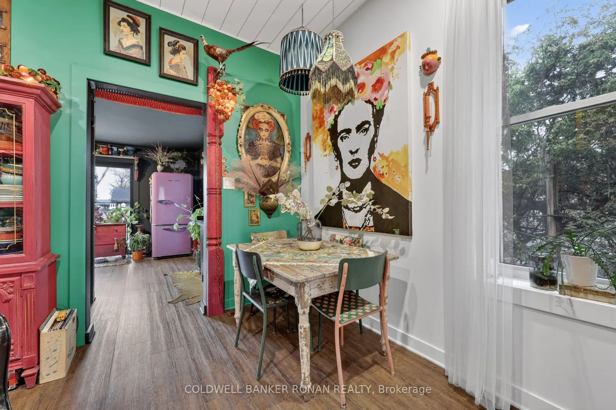 87 Wellington Street E