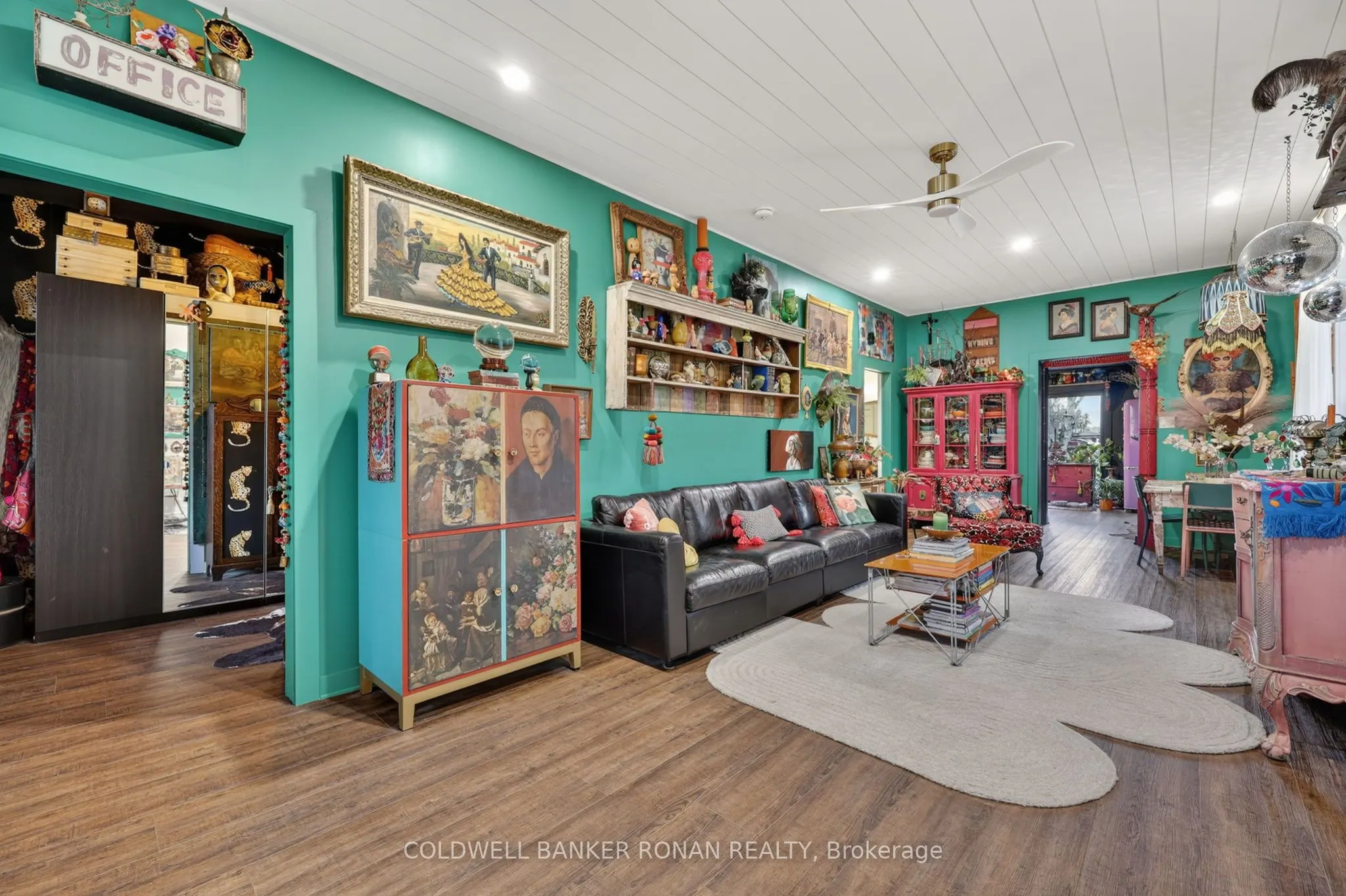 87 Wellington Street E
