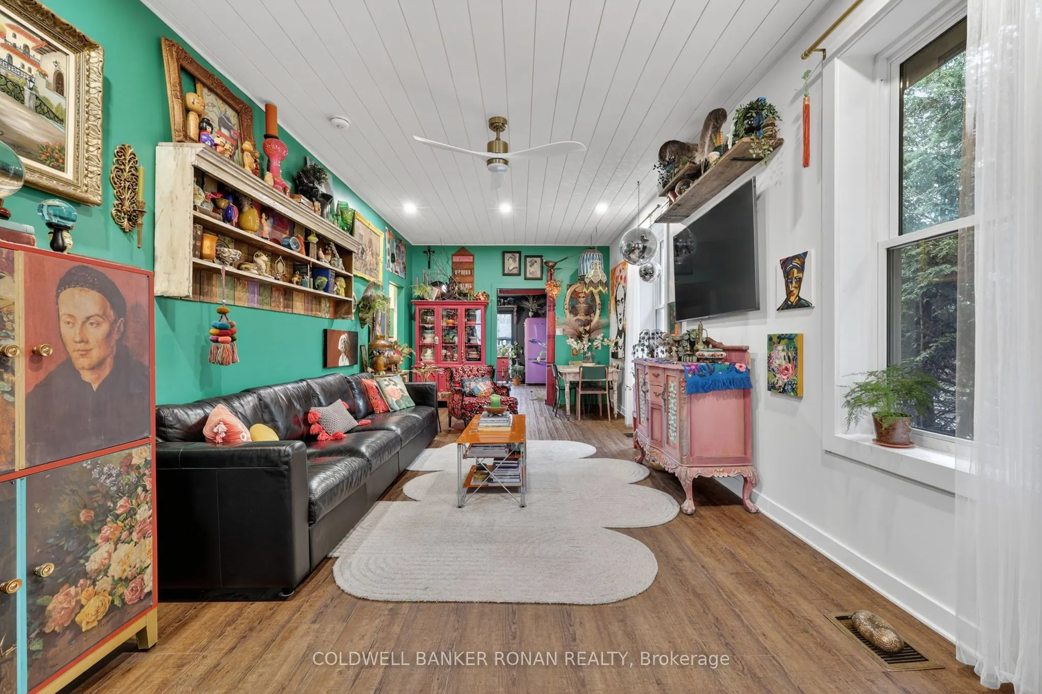 87 Wellington Street E