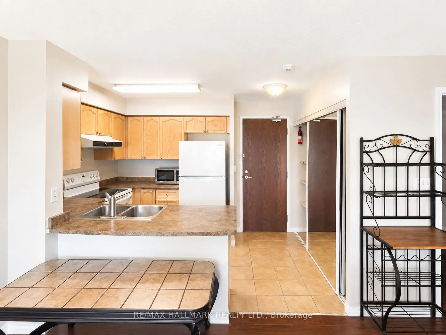 3 Ellesmere Street #215